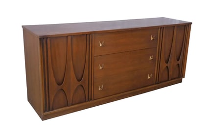 Broyhill Brasila Long Dresser