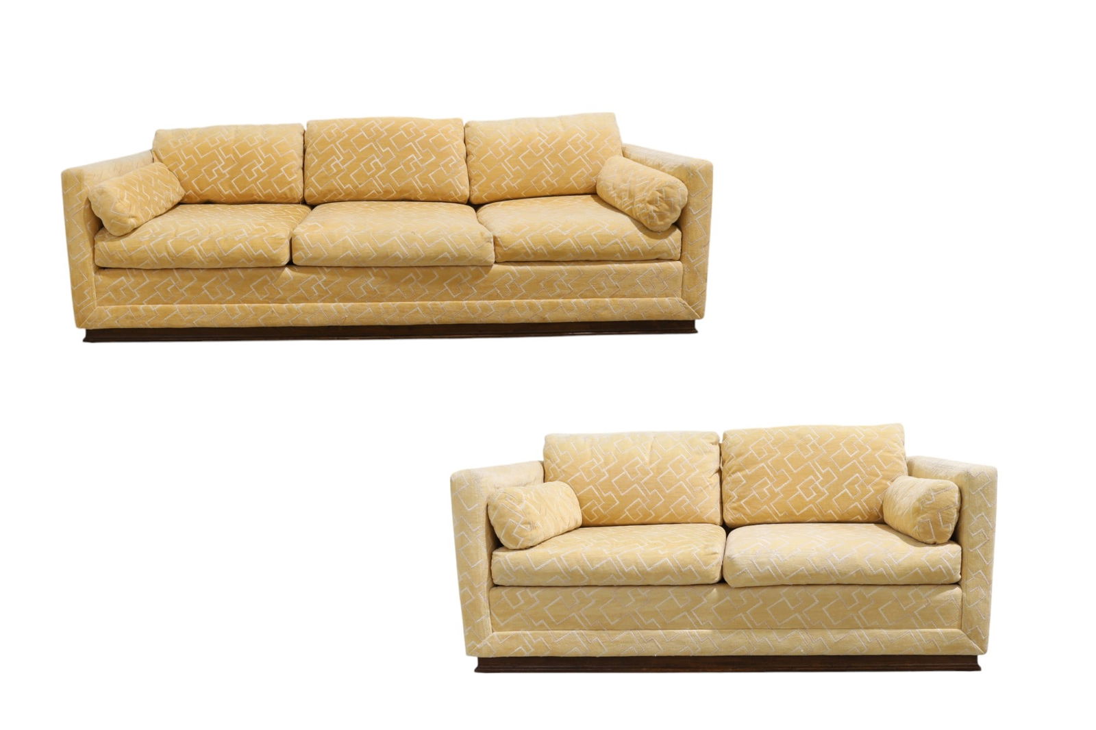Selig Sofa & Love Seat (1 of 16)