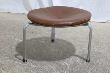 Poul Kjaerholm PK 33 Stool