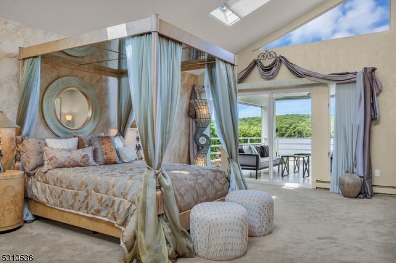 Henredon Scene Two 4 Poster Bed (1 of 3)