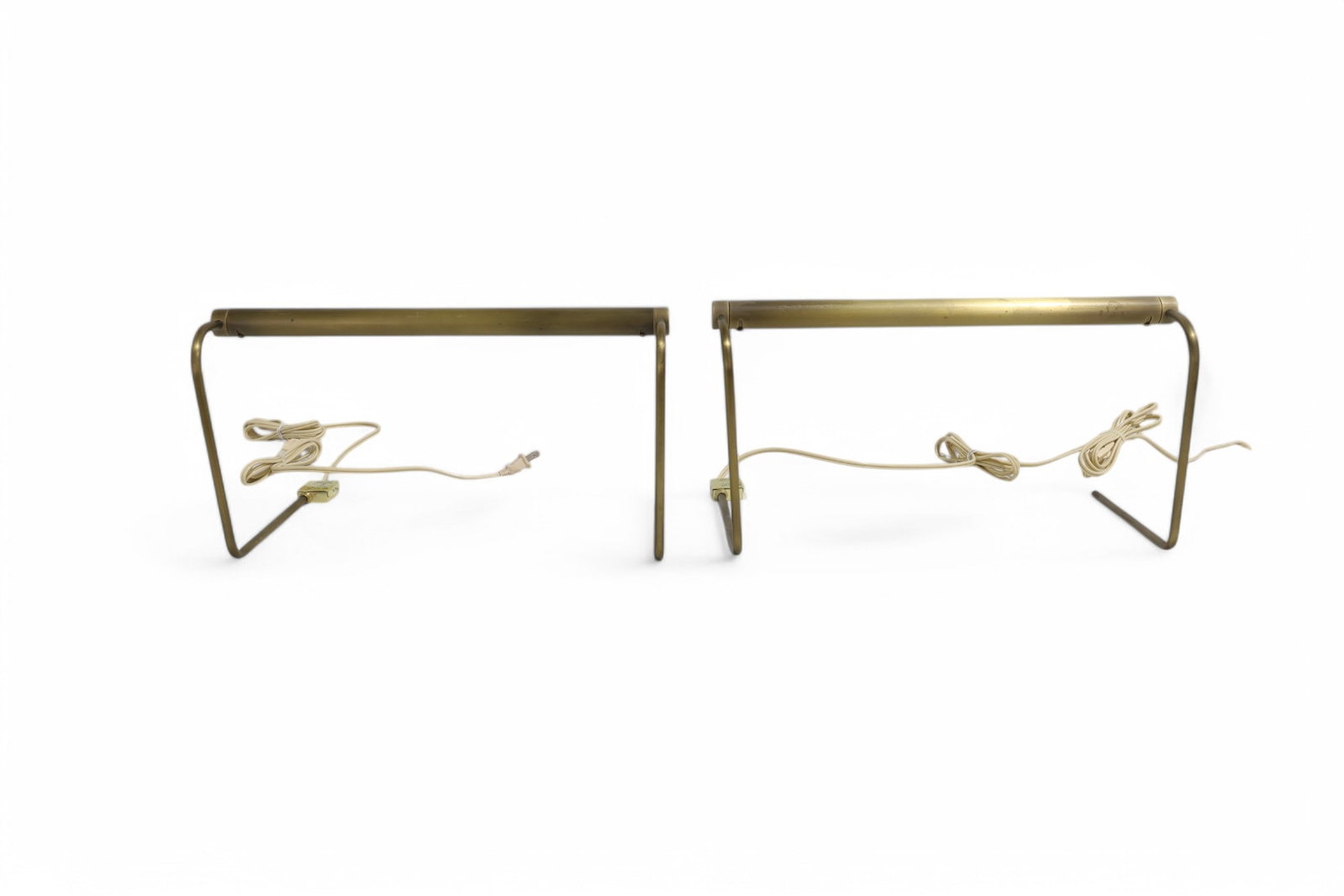 House of Troy Brass Display Light - Appx. 20: A lot of House of Troy slim line brass display lights approximately 20, wall plug compatiable Dimensions:9x16.5x10