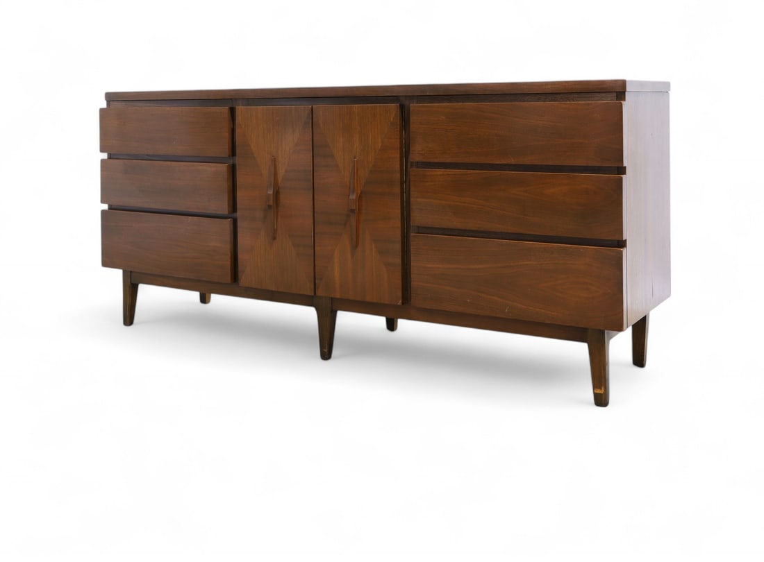 American of Martinsville Walnut Long Dresser: An American of Martinsville walnut long dresser Dimensions:33x72x19