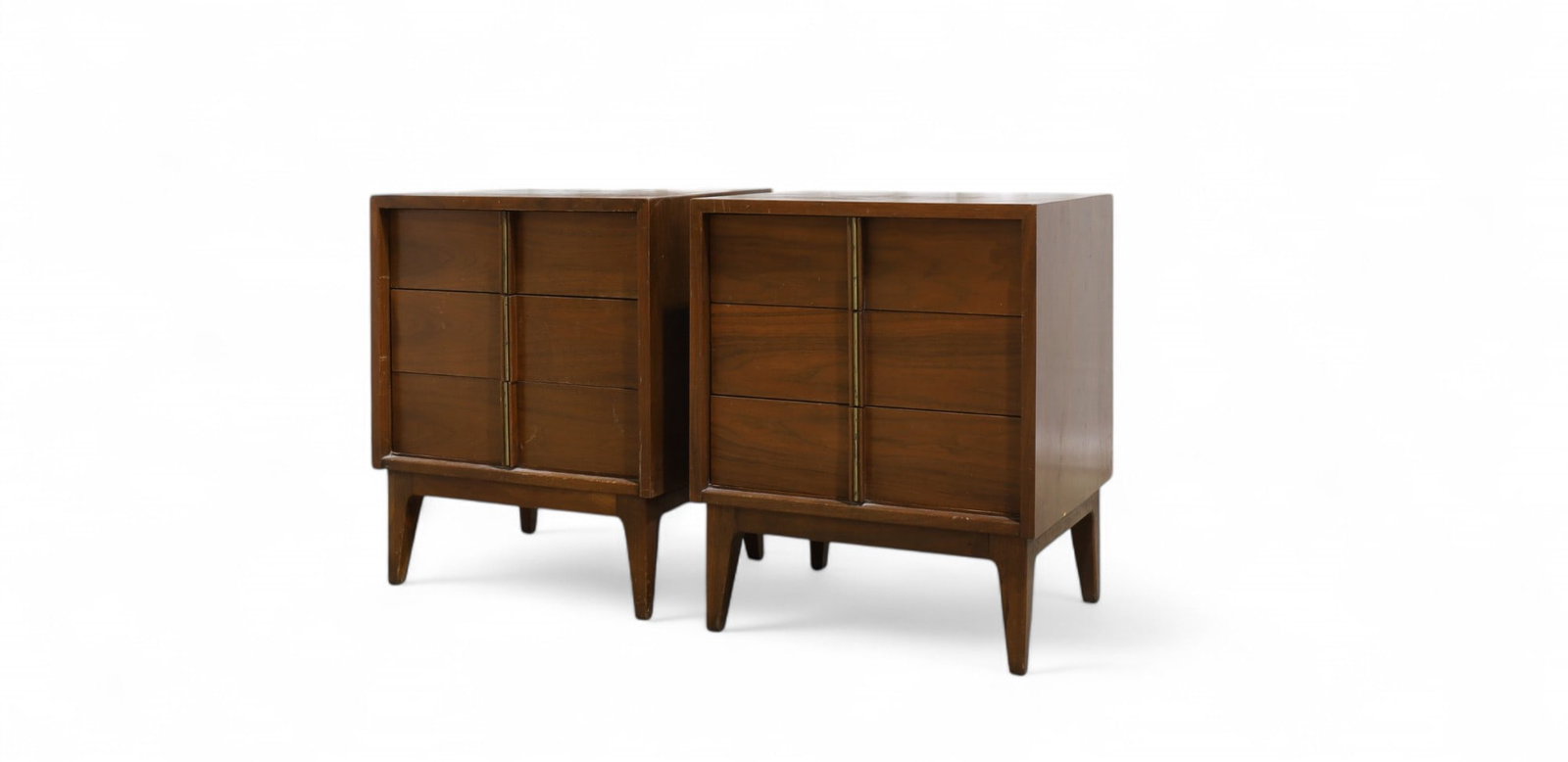 American of Martinsville End Stands - Pair: A pair of American of Martinsville 3 drawer end stands Dimensions:25x20.5x17