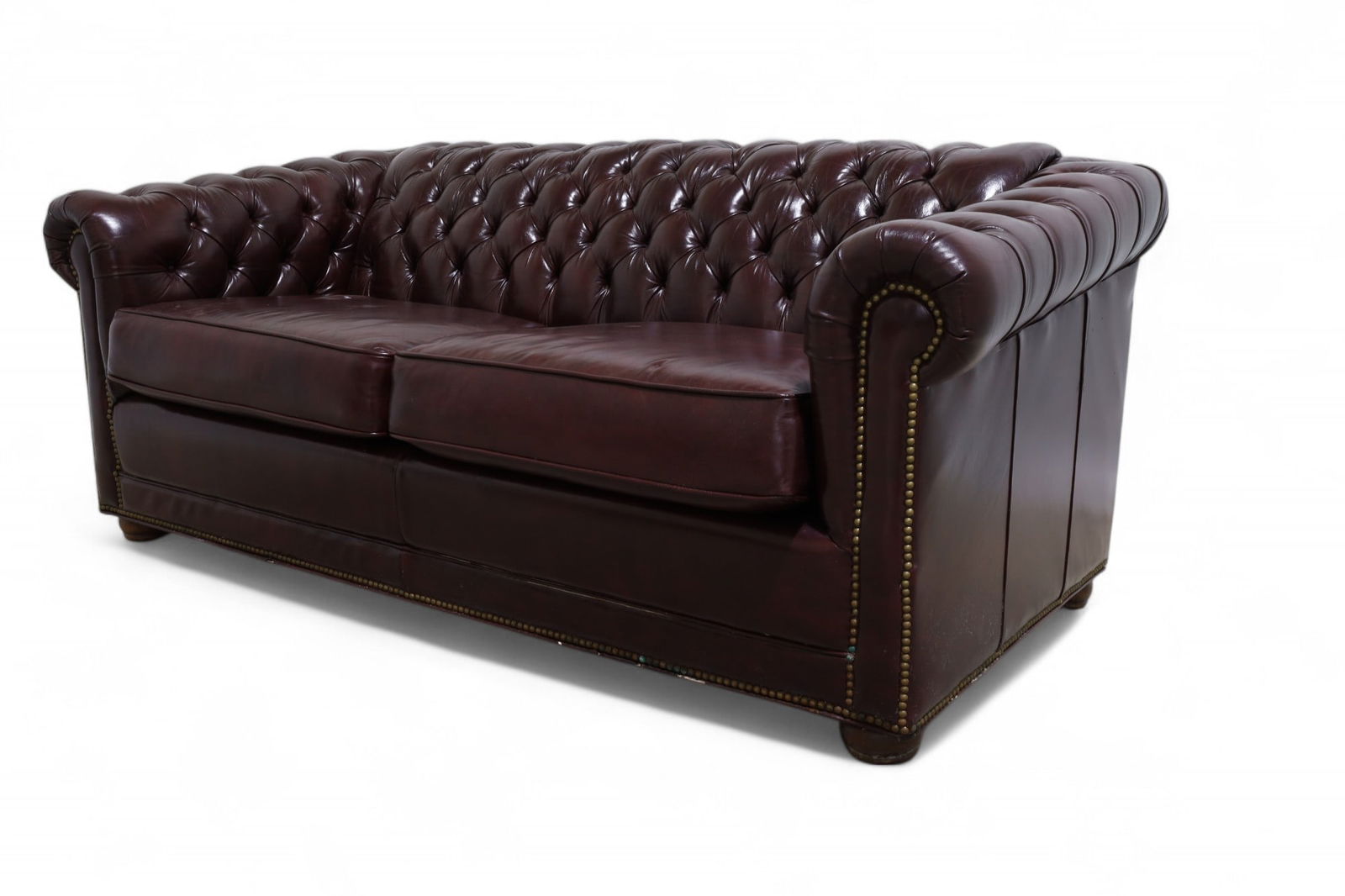 Leather Chesterfield Sofa: A Leather chesterfield sofa Dimensions:34x77x38