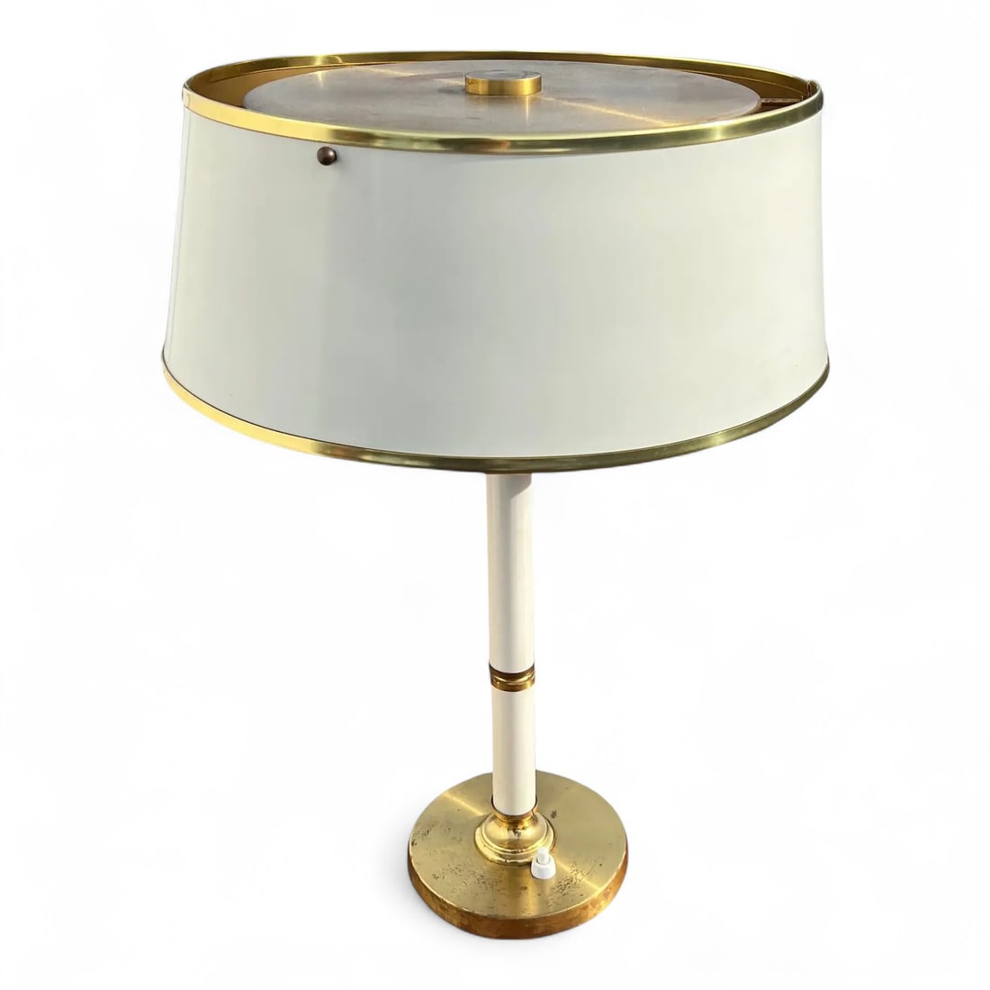 Swedish Borens Table Lamp: A Vintage Swedish Borens Table Lamp in Brass and White Dimensions:20.5x14x14
