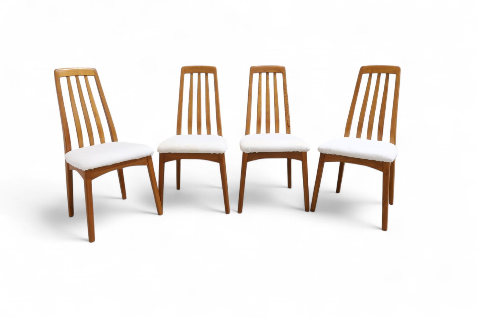 Teak Dining Chairs - 4: A set of 4 teak dining chairs Dimensions:37x16x19 Seat Height:19