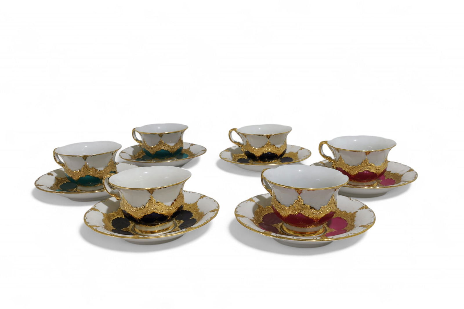 Meissen Tea Cup & Saucer Set - 6: A 6 piece Meissen tea cup and saucer set