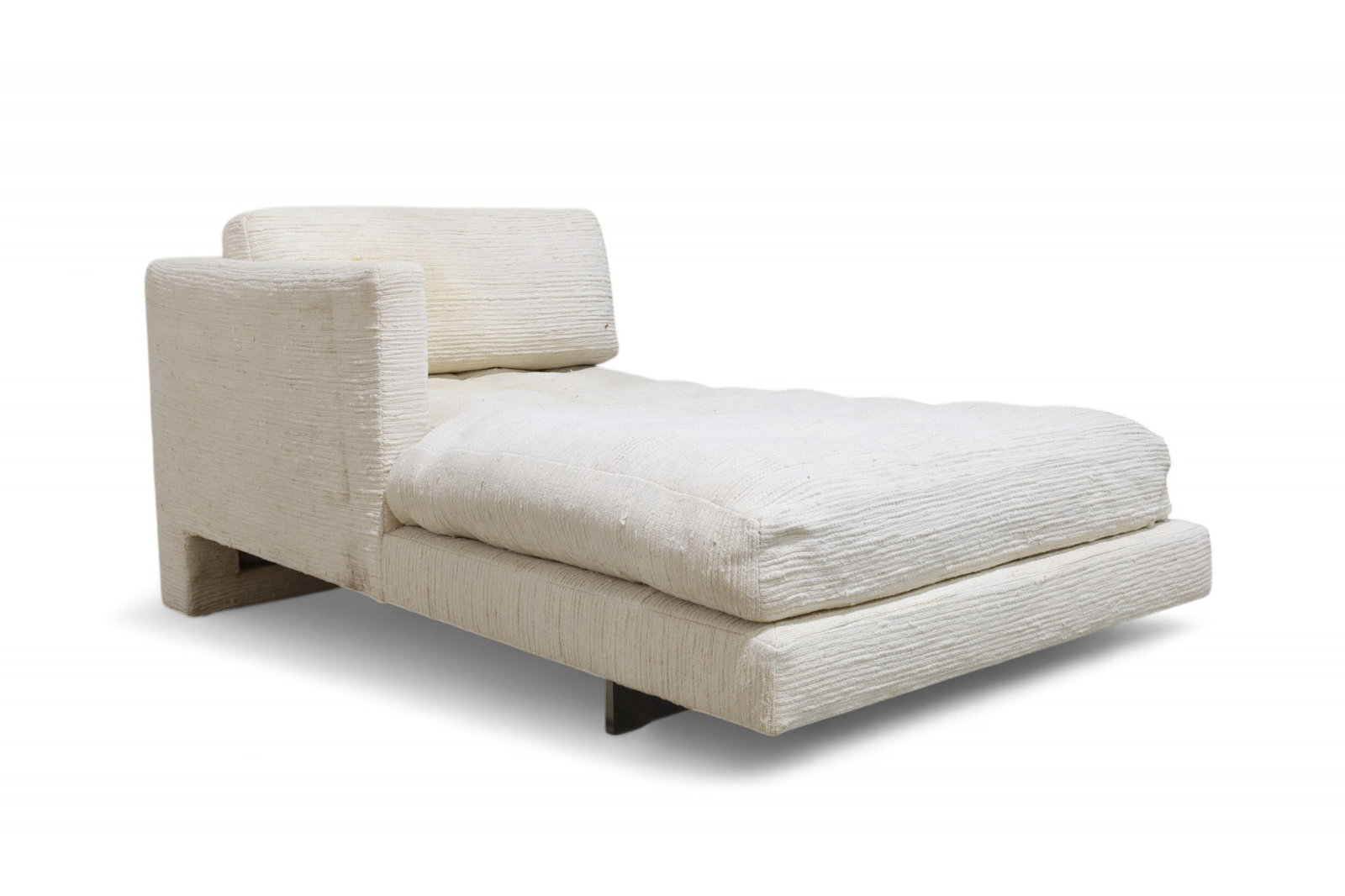 Vladimir Kagan Omni Bus Chaise Lounge: A Vladimir Kagan Omni Bus chaise lounge Dimensions:27x36x67