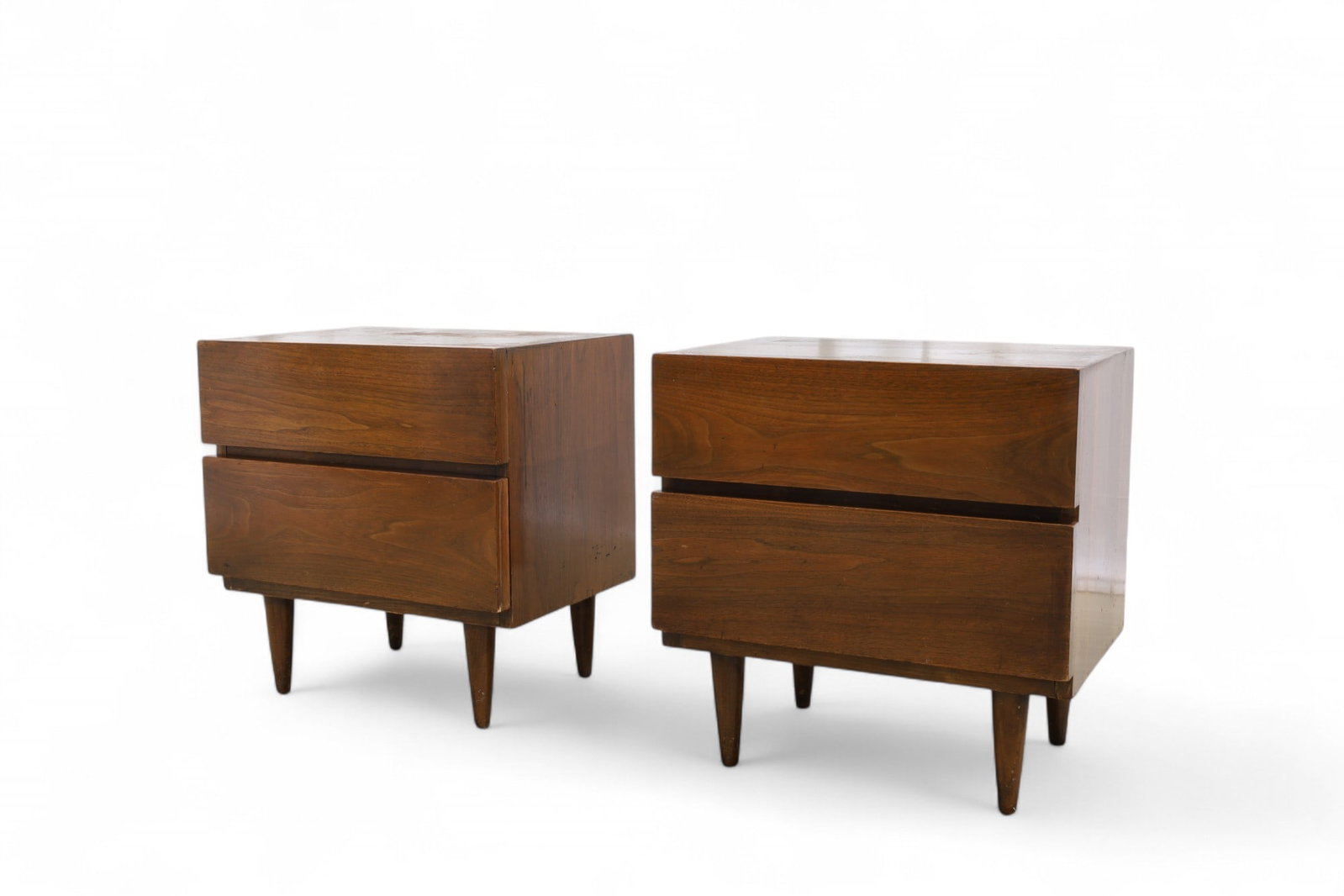 American of Martinsville End Stands - Pair: A pair of American of Martinsville end stands Dimensions:23x22x16