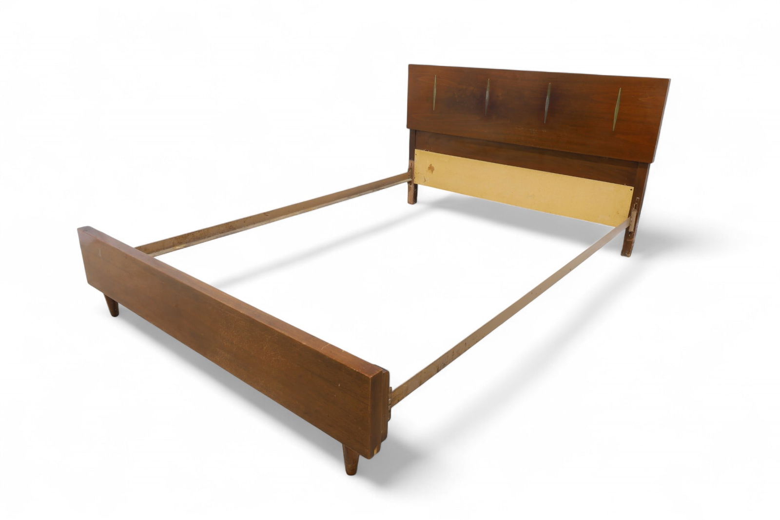 American of Martinsville Full Bed: An American of Martinsville complete full bed, includes headboard, footboard, rails and slats Dimensions:35x58x81.5