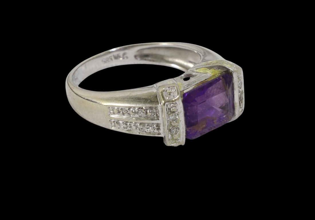 14k White Gold Purple Stone Ring (1 of 13)