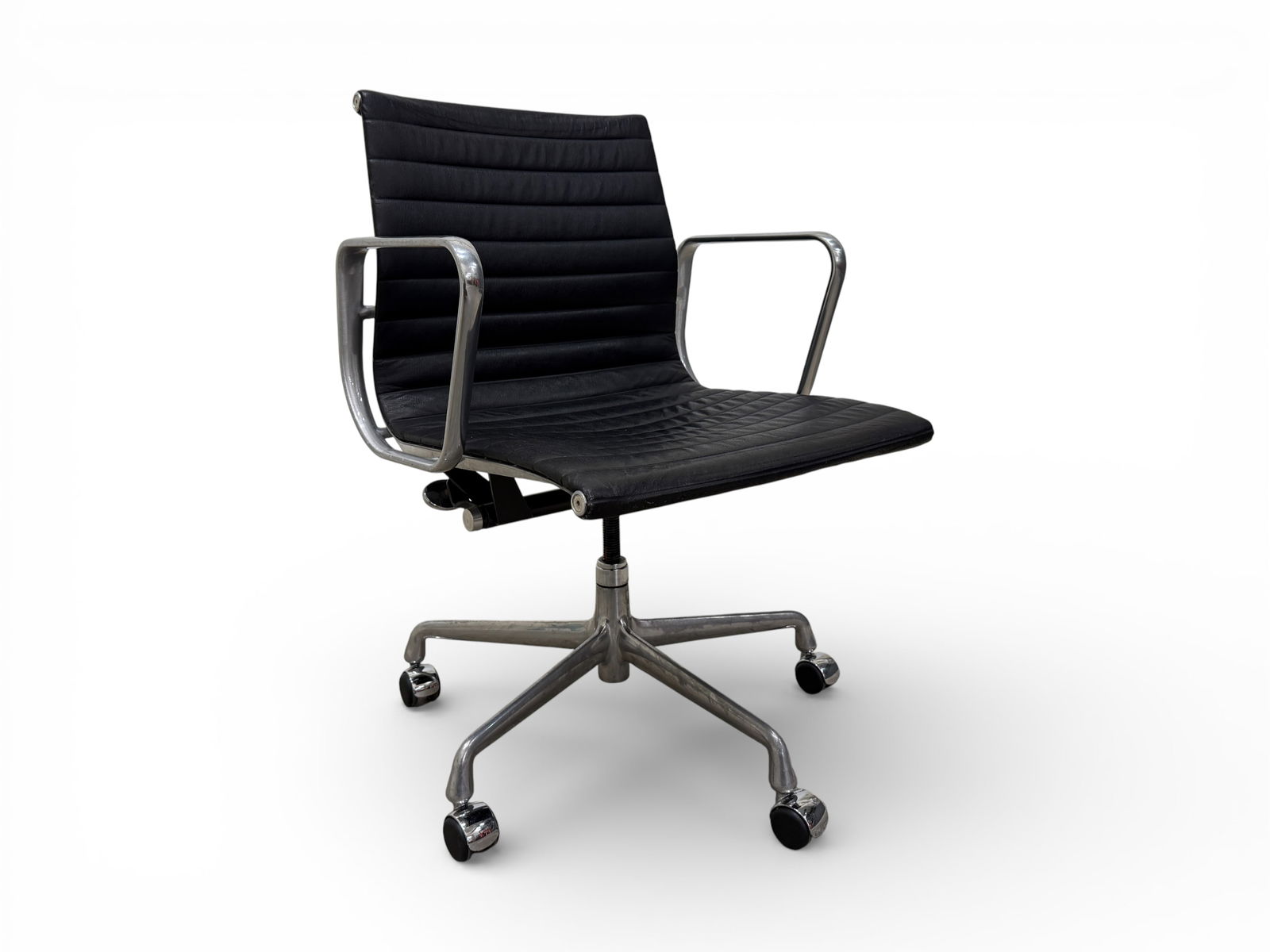 Eames Aluminum Group Office Chair (1 of 13)