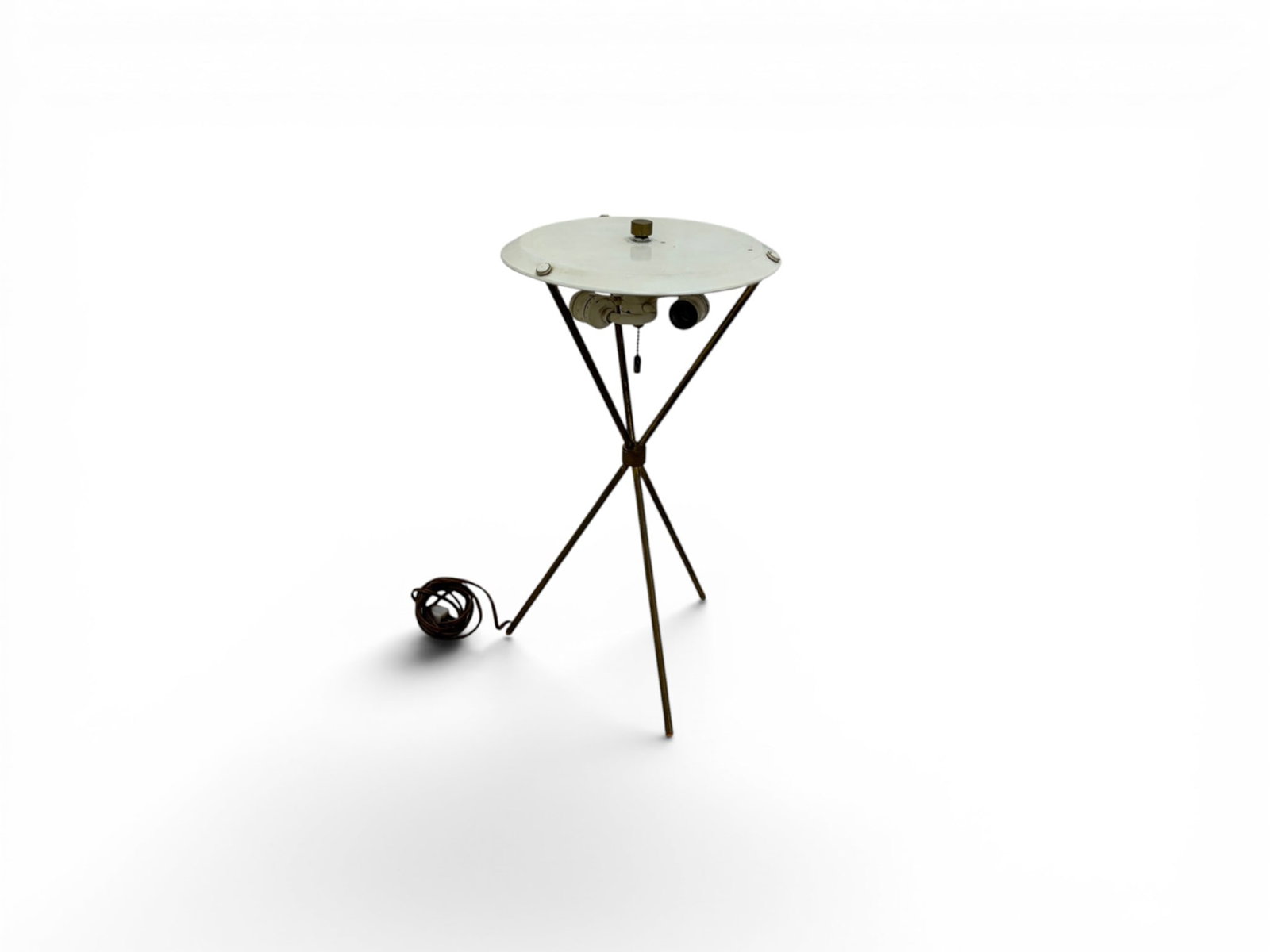 Robsjohn-Gibbings for Hansen Tripod Lamp: T.H. Robsjohn Gibbings for Hansen, modern brass tripod lamp. No shade. Tested and working. Dimensions: H:20.75" W:11.5" D:11.5"