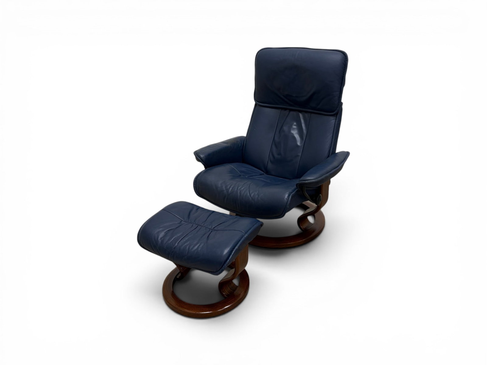Ekornes Stressless Lounge Chair & Ottoman: Ekornes "Stressless" lounge chair and ottoman. Blue leather upholstery. Marked Stressless Ekornes on the adjustment knob. Chair dimensions: H: 42.5" W: 35" D: 28", seat height 17" Ottoman dimensions:H