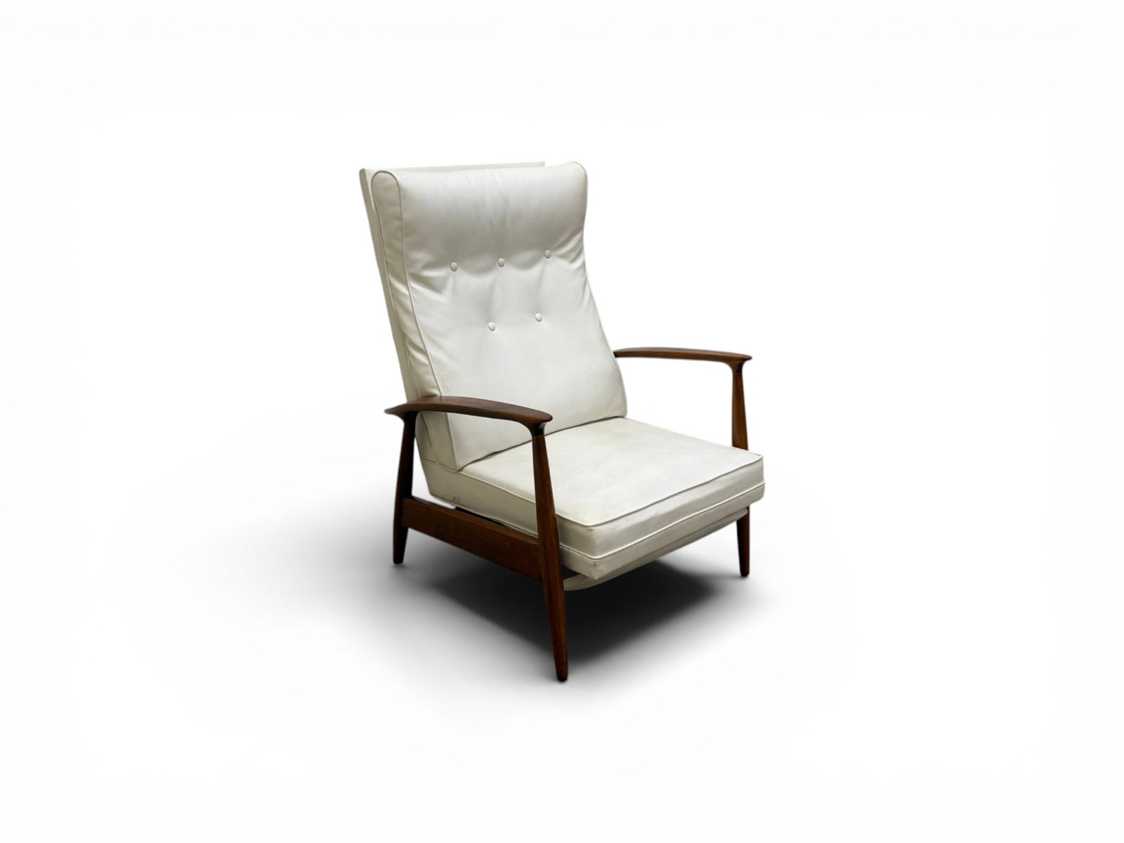 Milo Baughman Reclining Lounge Chair: Milo Baughman recliner lounge chair. Teak frame, white leather upholstery. Stamped 115 on the underside, otherwise unmarked. Dimensions closed: H: 39.5" W: 27.875" D: 36", seat height 15.75"