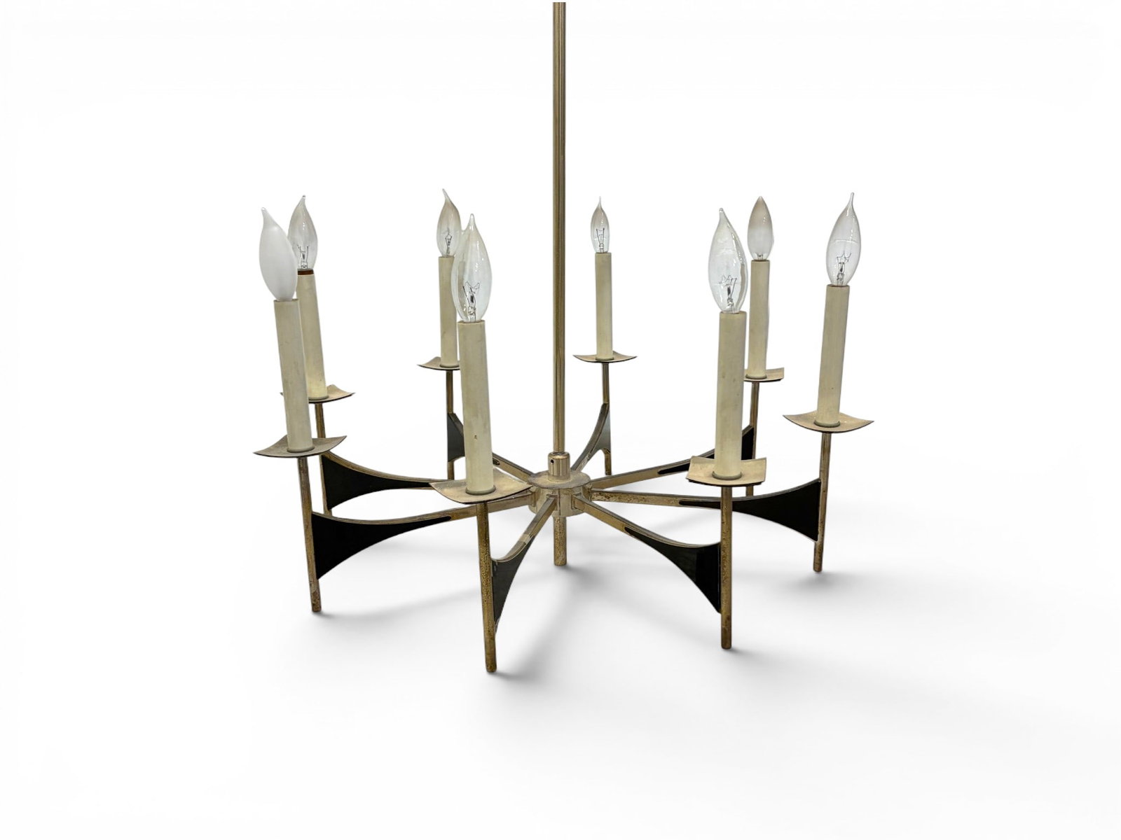 Gaetano Sciolari Style 8 Light Chandelier: Mid-century modern chrome 8 light chandelier, in the style of Gaetano Sciolari for Lightolier. Unmarked. Dimensions from top of cap, as photographed: H: 37" W: 26" D: 26"