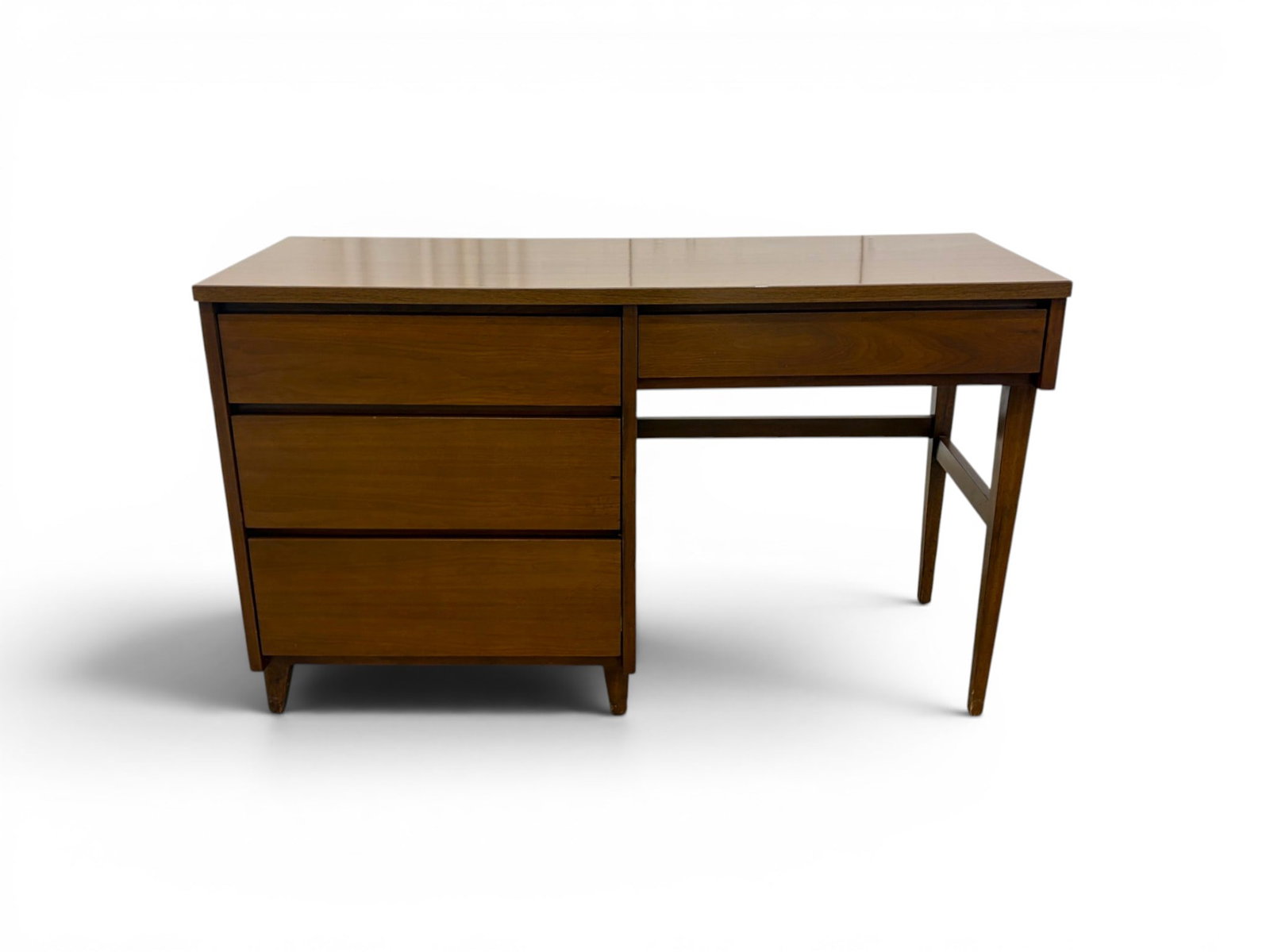 Stanley Furniture Distinctive Desk: Stanley Furniture mid-century modern Distinctive desk. Marked inside top drawer. Dimensions: H: 31" W: 52" D: 19"