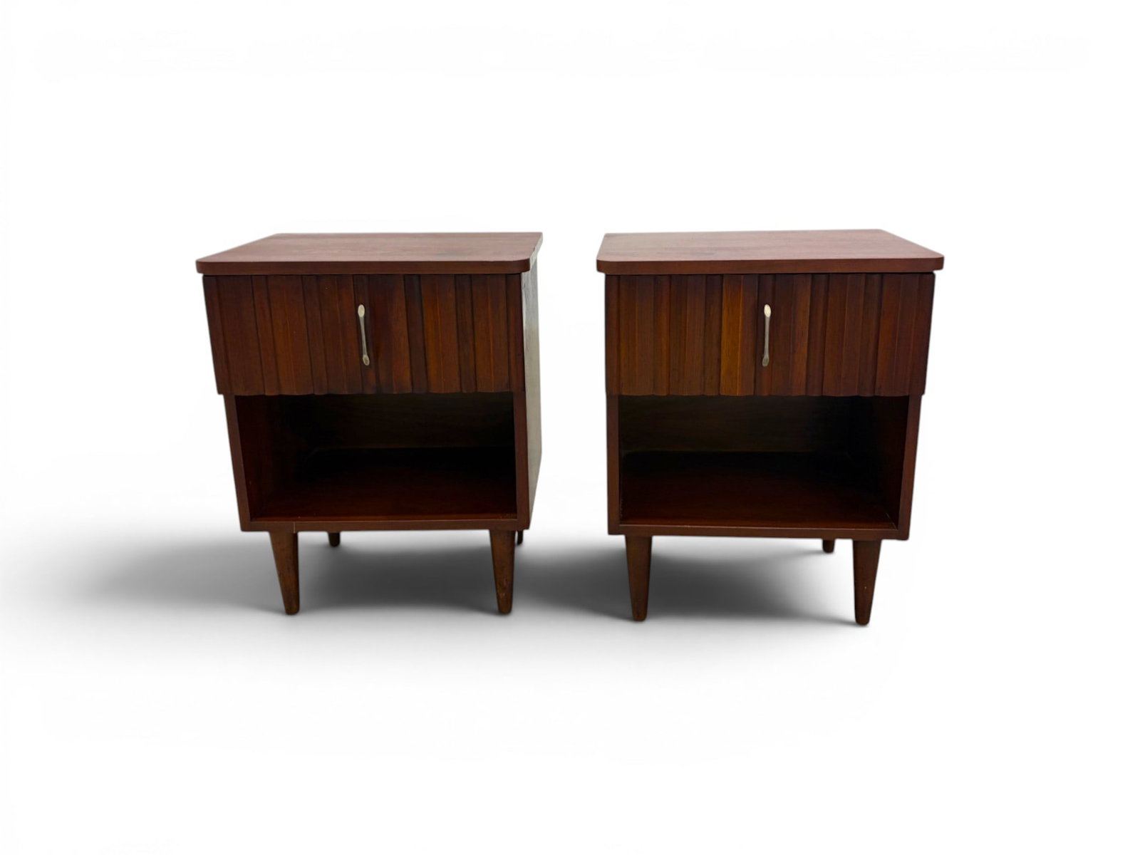 Pair Young Manufacturing Nightstands: Pair of Young Manufacturing mid-century Walnut nightstands. Dimensions: H: 15.25" W: 20" D: 15"
