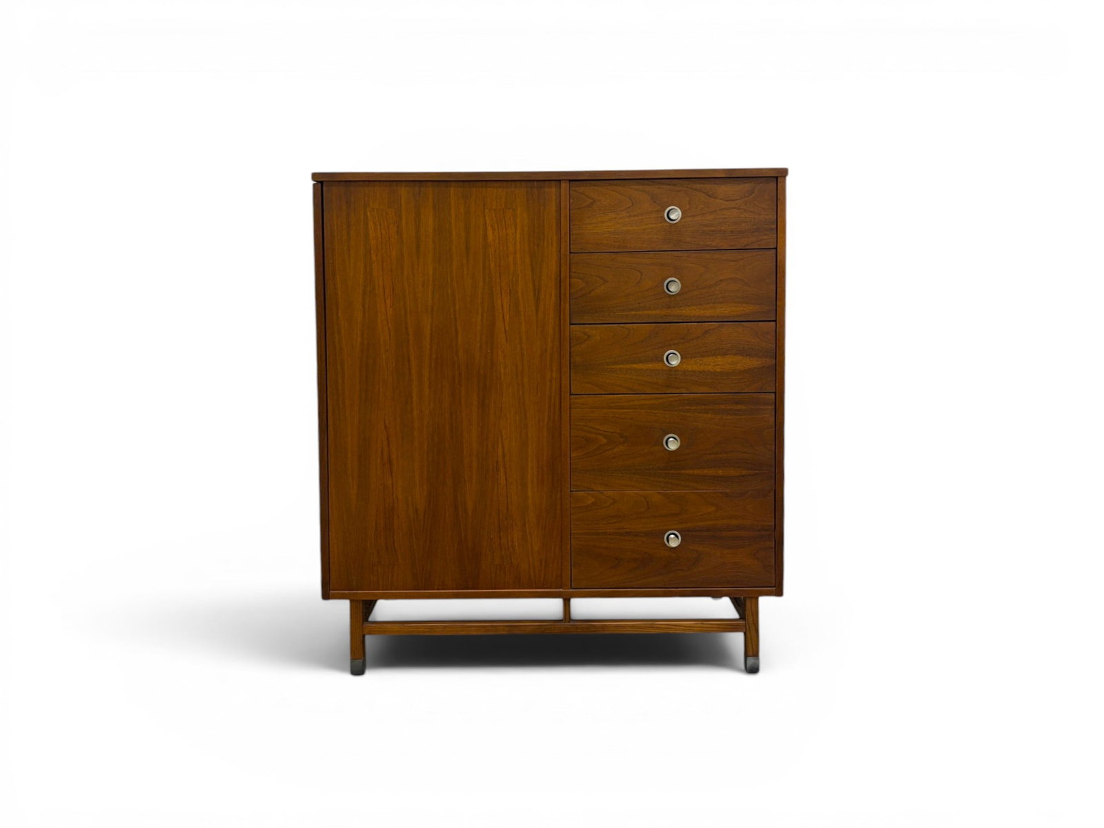 Distinctive Furniture By Stanley Gentleman's Chest (1 of 15)