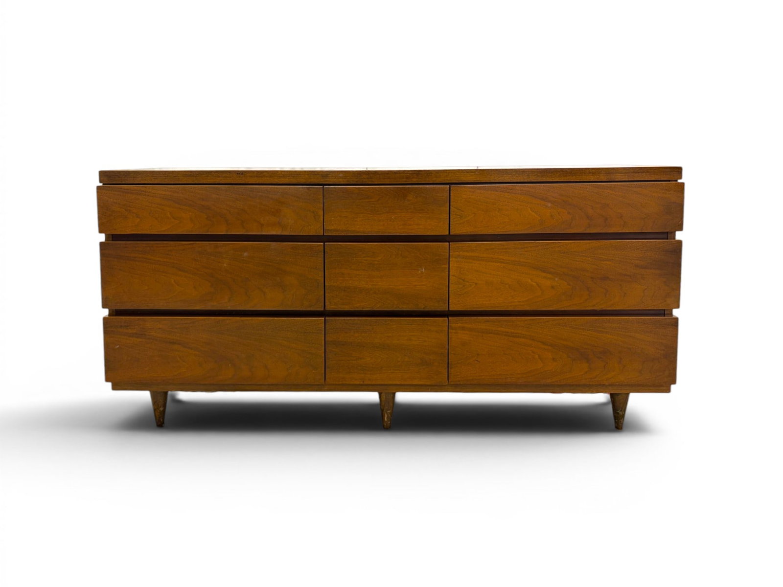Bassett Modern Triple Dresser (1 of 14)