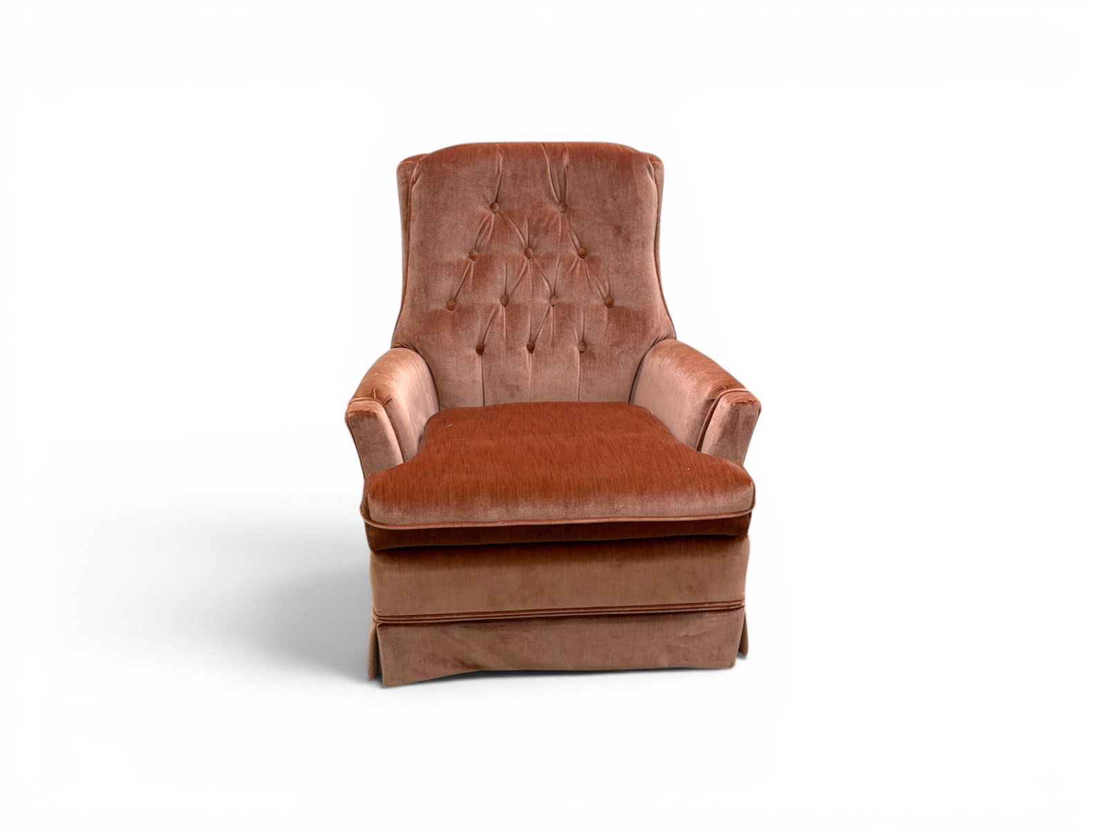 Broyhill Tufted Armchair: Broyhill tufted armchair. Dimensions: H: 39" W: 31.5" D: 34". seat height 17.5"