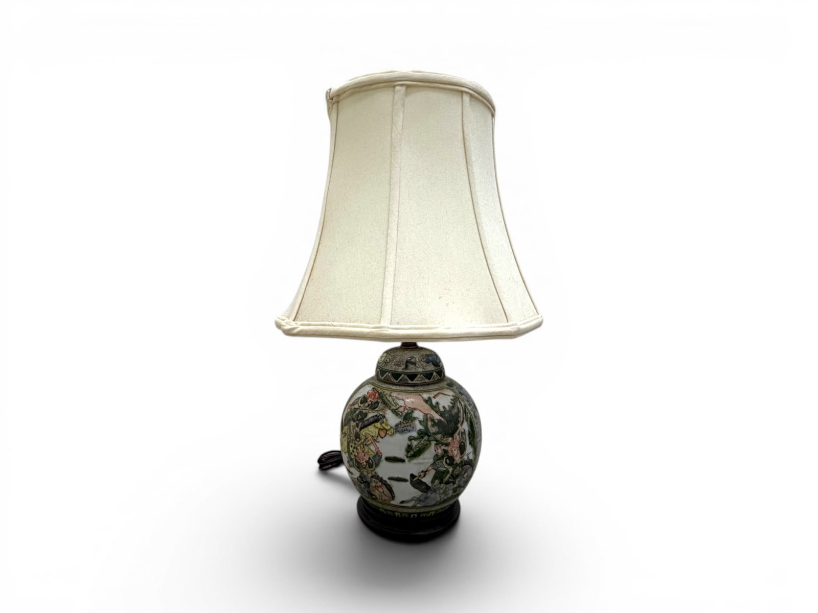 Chinese Porcelain Ginger Jar Lamp: Chinese porcelain lidded ginger jar, drilled and fitted as a lamp. Scenes of warriors and battle. On wooden base. Red Macau style mark on the underside. Dimensions without shade to top of finial: H:
