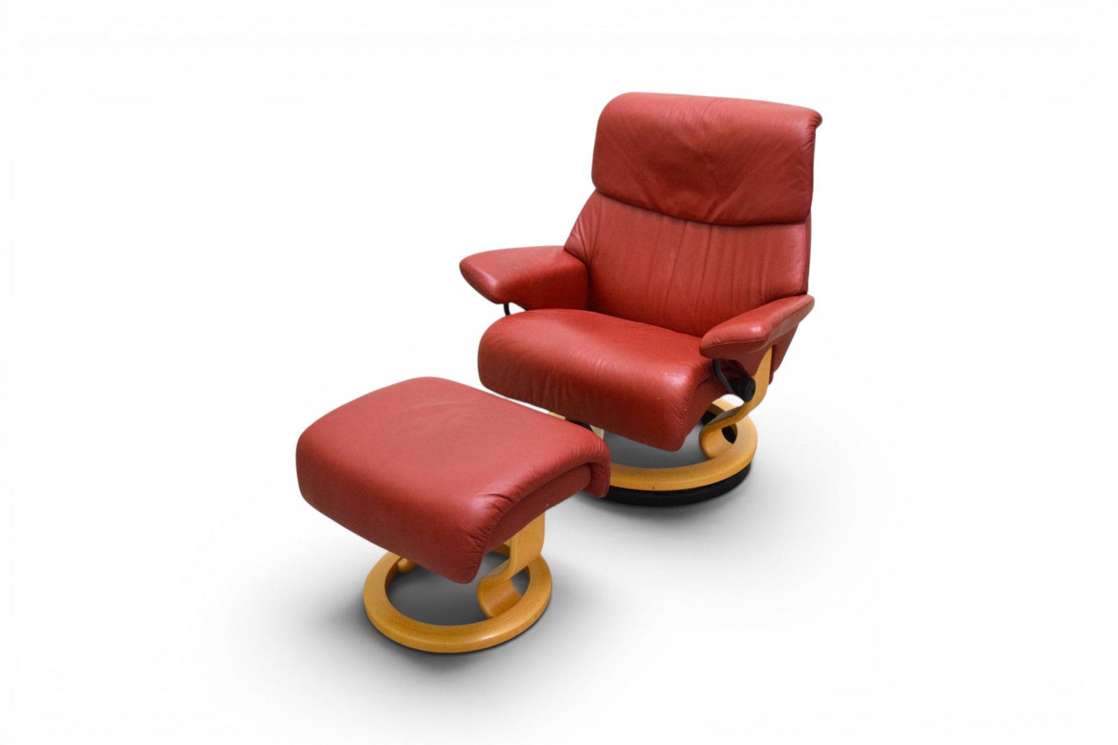 Ekornes Stressless Lounge Chair & Ottoman: Ekornes Stressless lounge chair and ottoman in red leather upholstery. Chair dimensions: H: 41.5" W: 37.5" D: 30", seat height 17" Ottoman dimensions: H: 18" W: 18.5" D: 22"