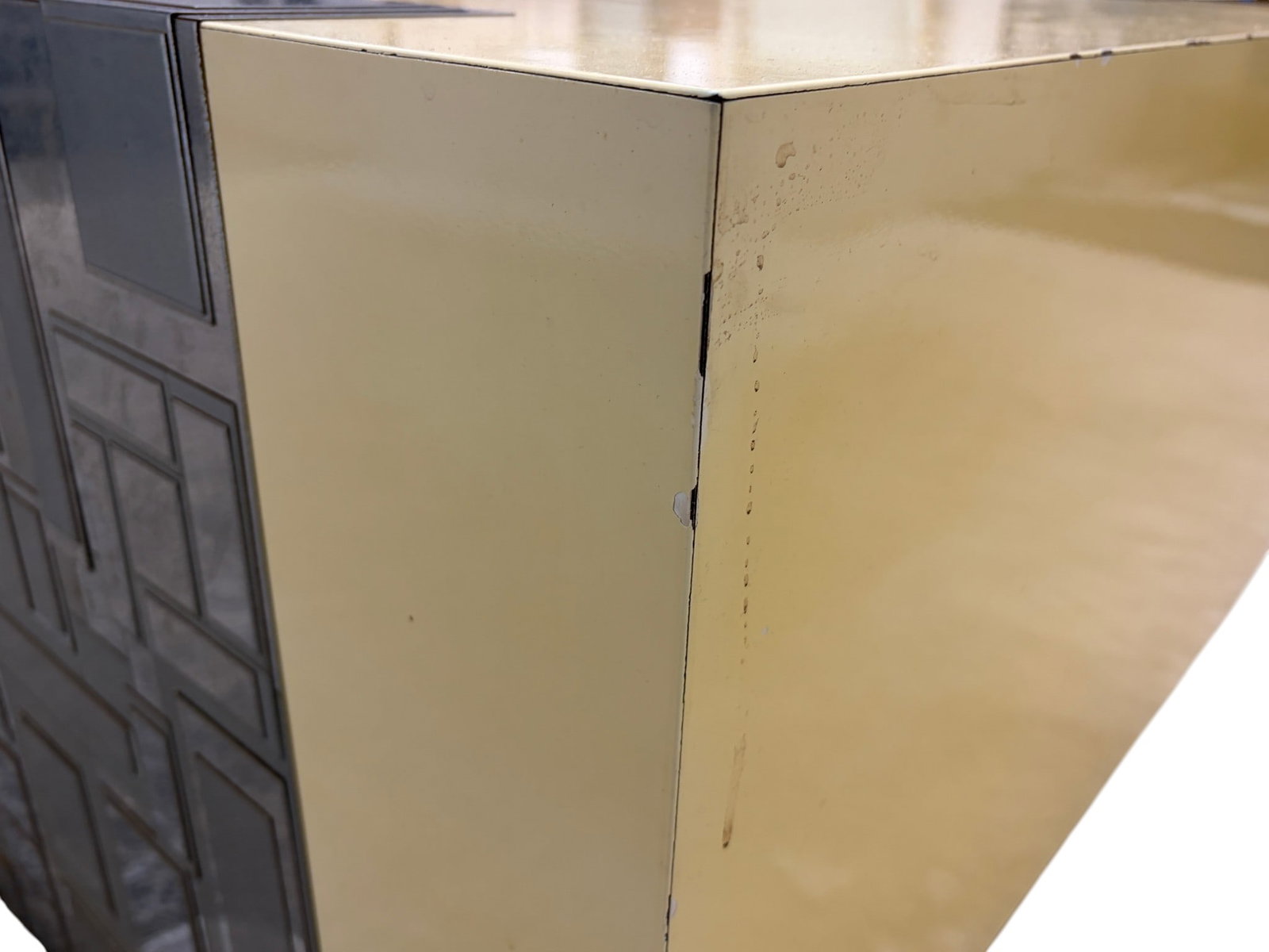 Cityscape & Lacquer Floating Table - 12