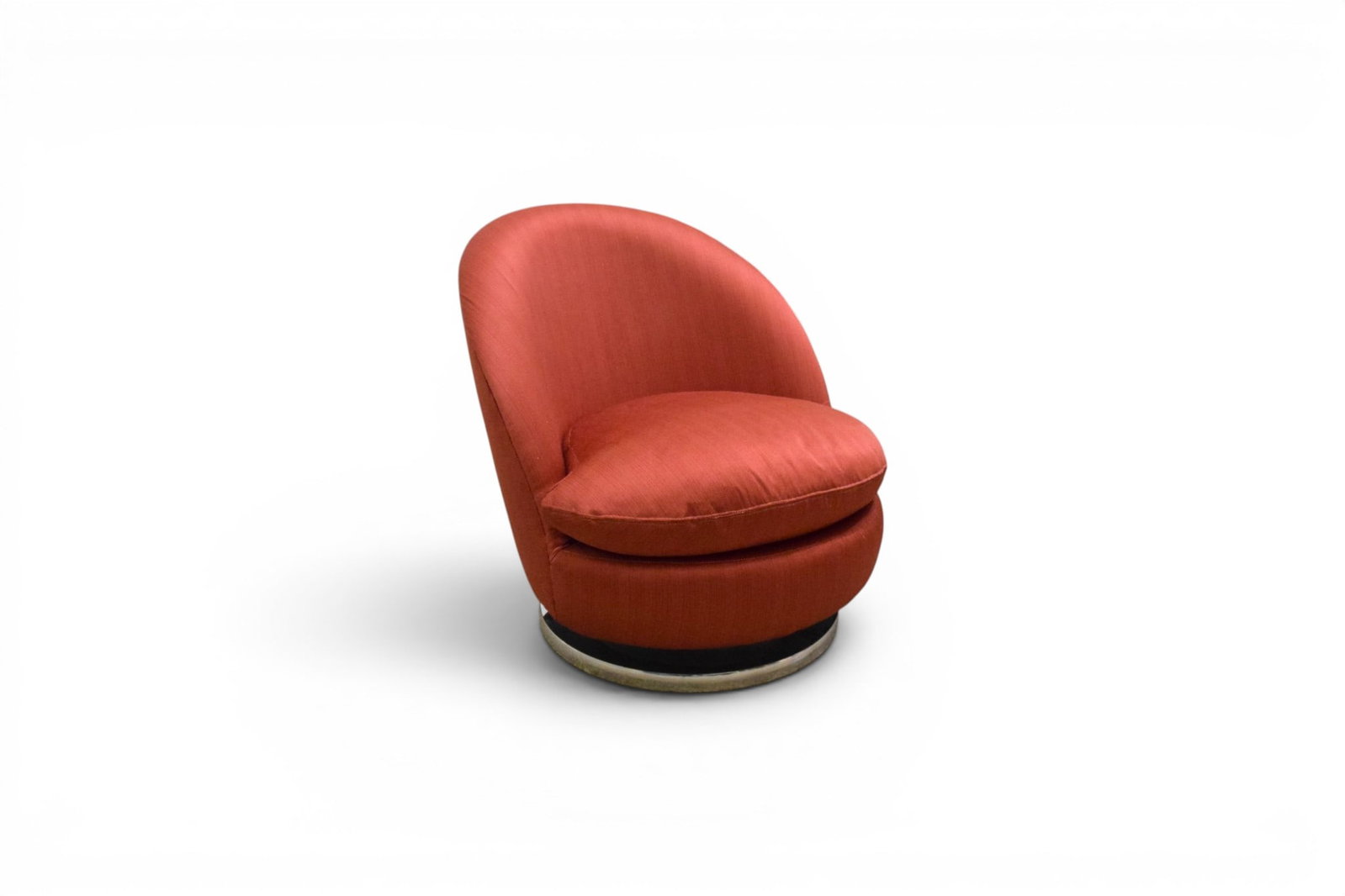 Milo Baughman for Thayer Coggin Swivel Tilt Chair: Milo Baughman for Thayer Coggin, swivel tilt lounge chair. Partial illegible label on the underside. Dimensions: H: 31" W: 30" D: 34", seat height 17"
