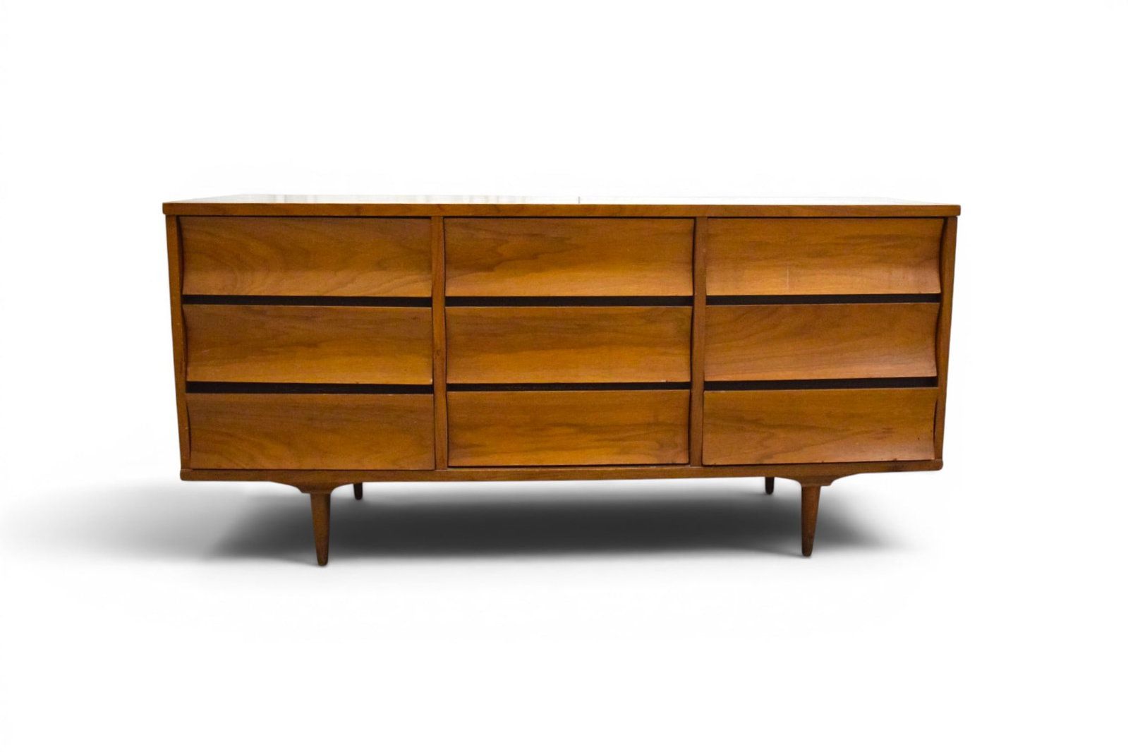 Johnson Carper Fashion Trend 9 Drawer Dresser (1 of 11)