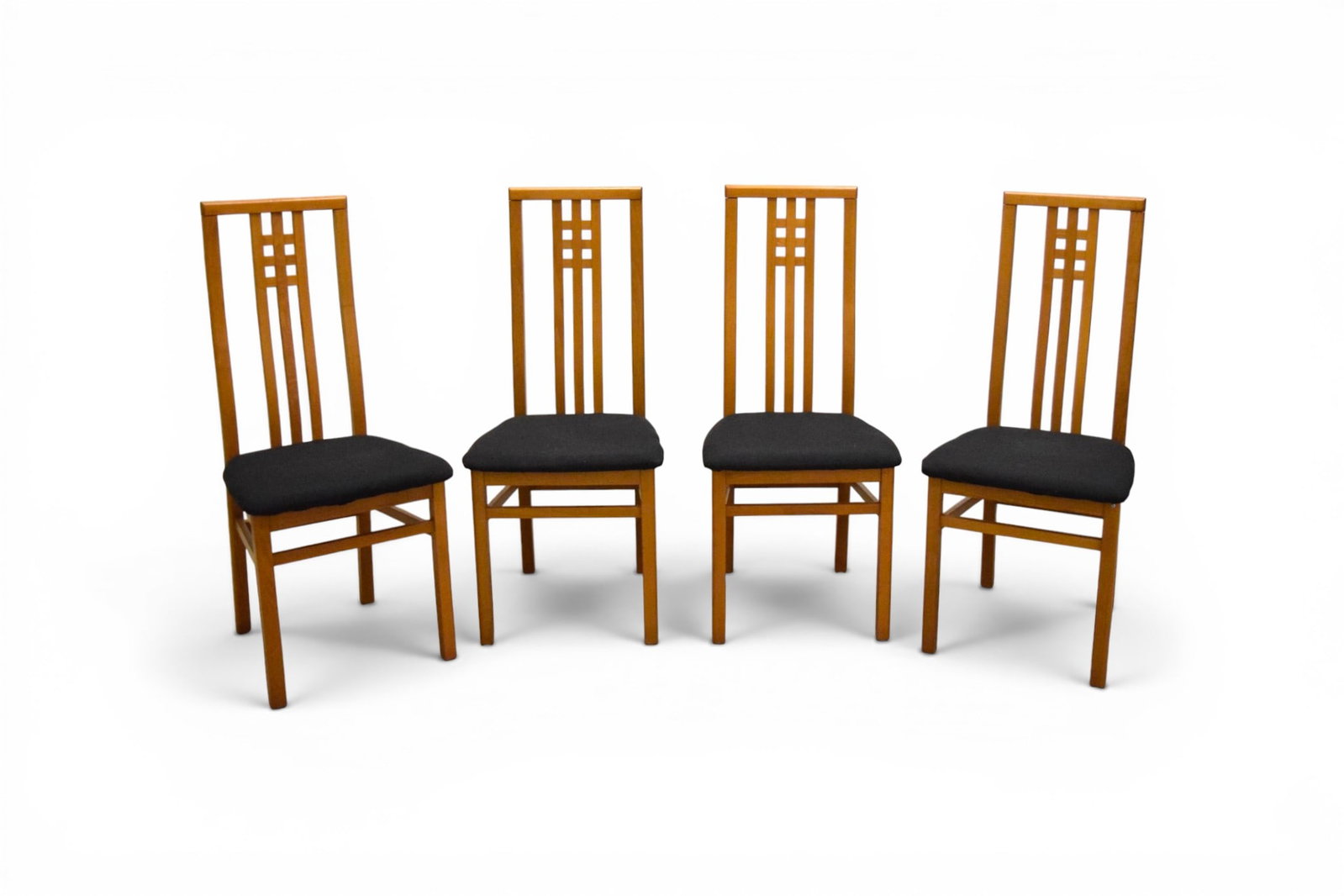 4 IMS SRL Arts & Crafts Style Dining Chairs: IMS SRL, set of 4 arts & crafts style dining chairs. Dimensions: H: 41.5" W: 18.25" D: 20.5", seat height 18.75"