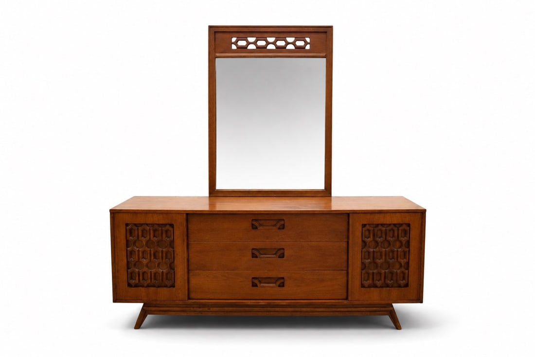 Young Mfg. Dresser & Mirror (1 of 15)