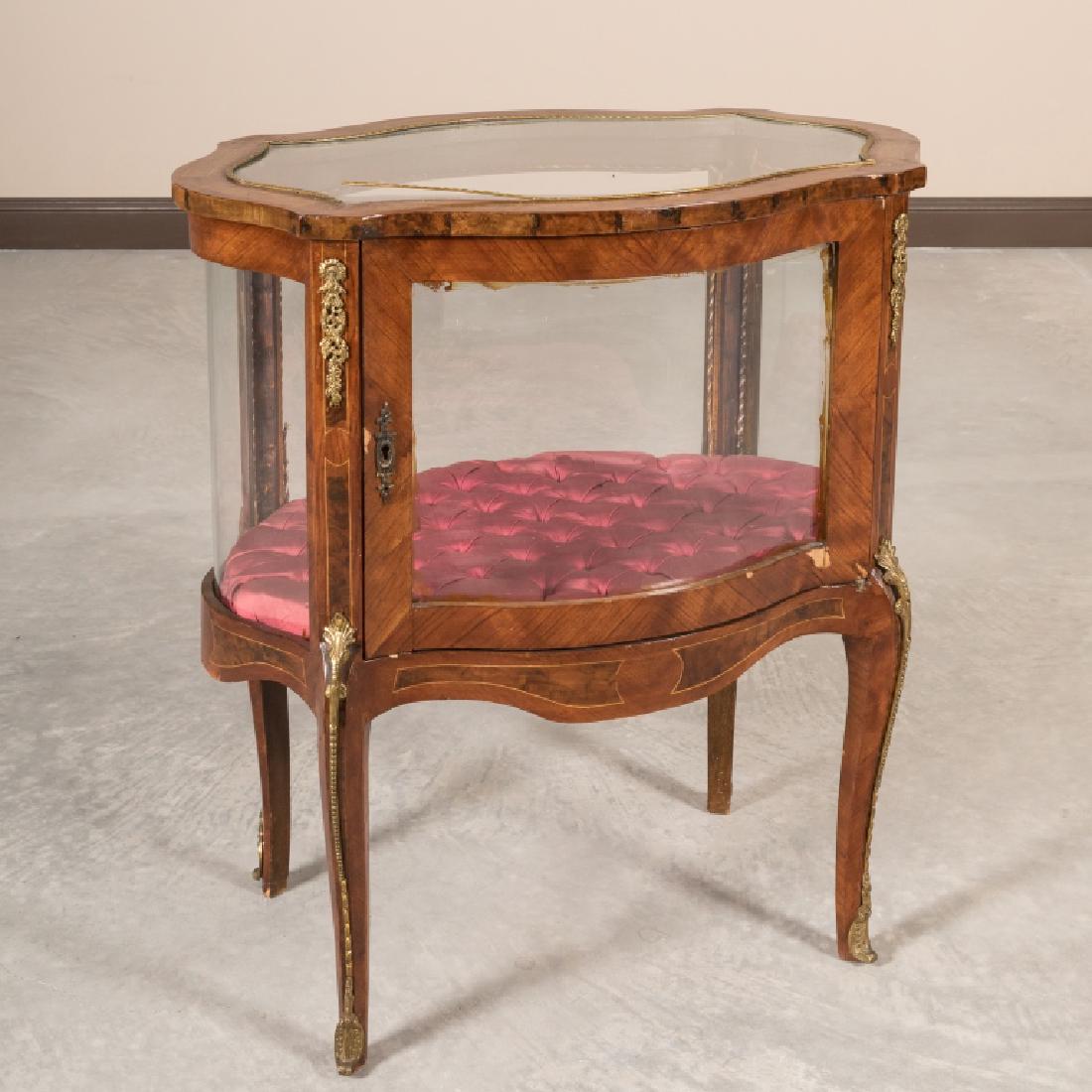 French-Style Vitrine with Serpentine Glass (1 of 4)