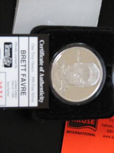 Brett Favre Highland Mint One Troy Ounce .999 Fin: Brett Favre Highland Mint One Troy Ounce .999 Fine Silver Commemorative Coin - #2831 of 7500
