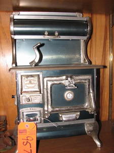 957: Qualified Range Company salesman sample stove, 20.