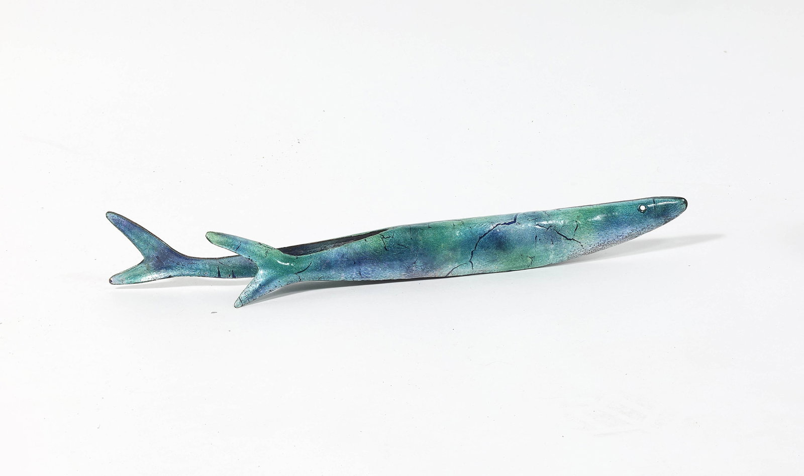 Gio PONTI & Paolo DE POLI: Gio PONTI & Paolo DE POLI (1891-1979 & 1905-1996) « Grand poisson » – circa 1950 Émail sur cuivre 5 × 49 × 5 cm Signature de l’atelier «de Poli»