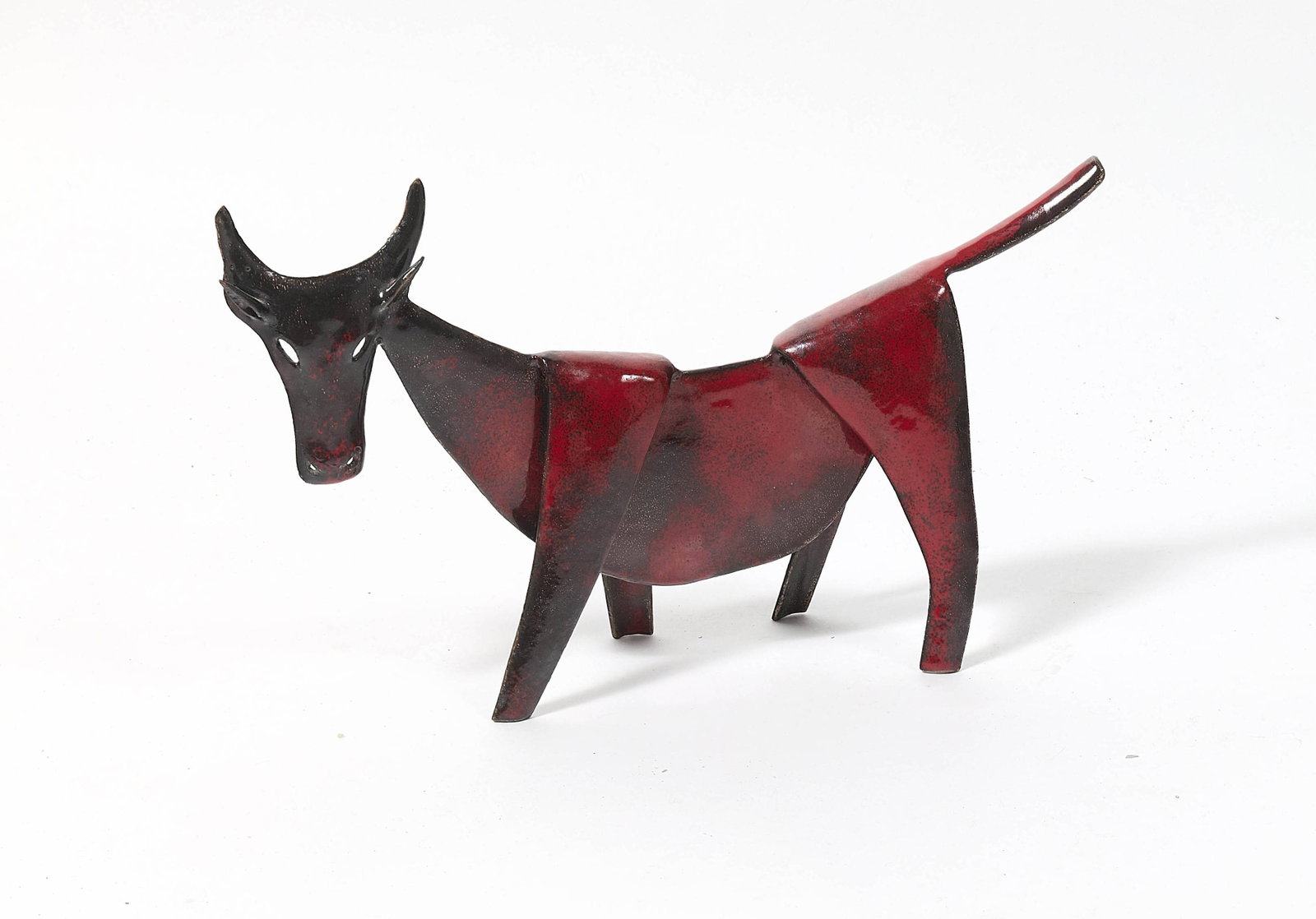Gio PONTI & Paolo DE POLI: Gio PONTI & Paolo DE POLI (1891-1979 & 1905-1996) « Taureau » – circa 1950 Émail sur cuivre 20 × 33 × 7 cm Signature de l’atelier «P. de Poli»