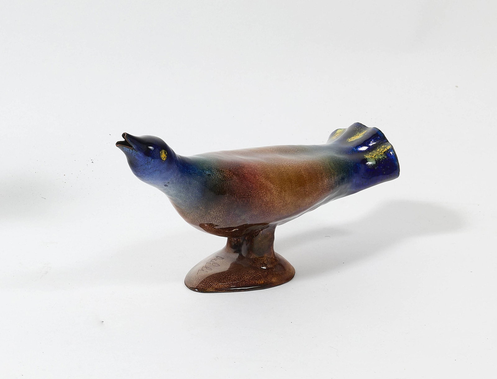 Gio PONTI & Paolo DE POLI: Gio PONTI & Paolo DE POLI (1891-1979 & 1905-1996) « Grande colombe » – circa 1950 Émail sur cuivre 17 × 34 × 10 cm Signature de l’atelier «de Poli»