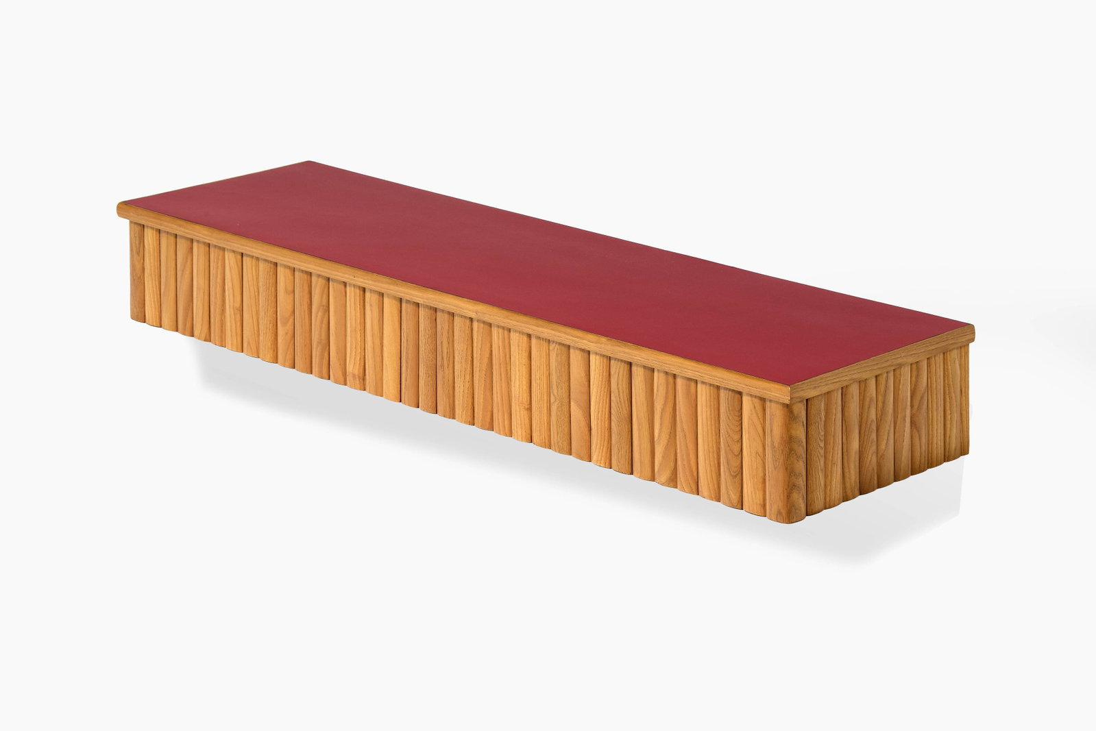 Gio PONTI: Gio PONTI Console suspendue – circa 1950 Structure en châtaigner et en sapin, plateau en stratifié rouge Édition Casa e Giardino Marque de l’éditeur au fer au revers