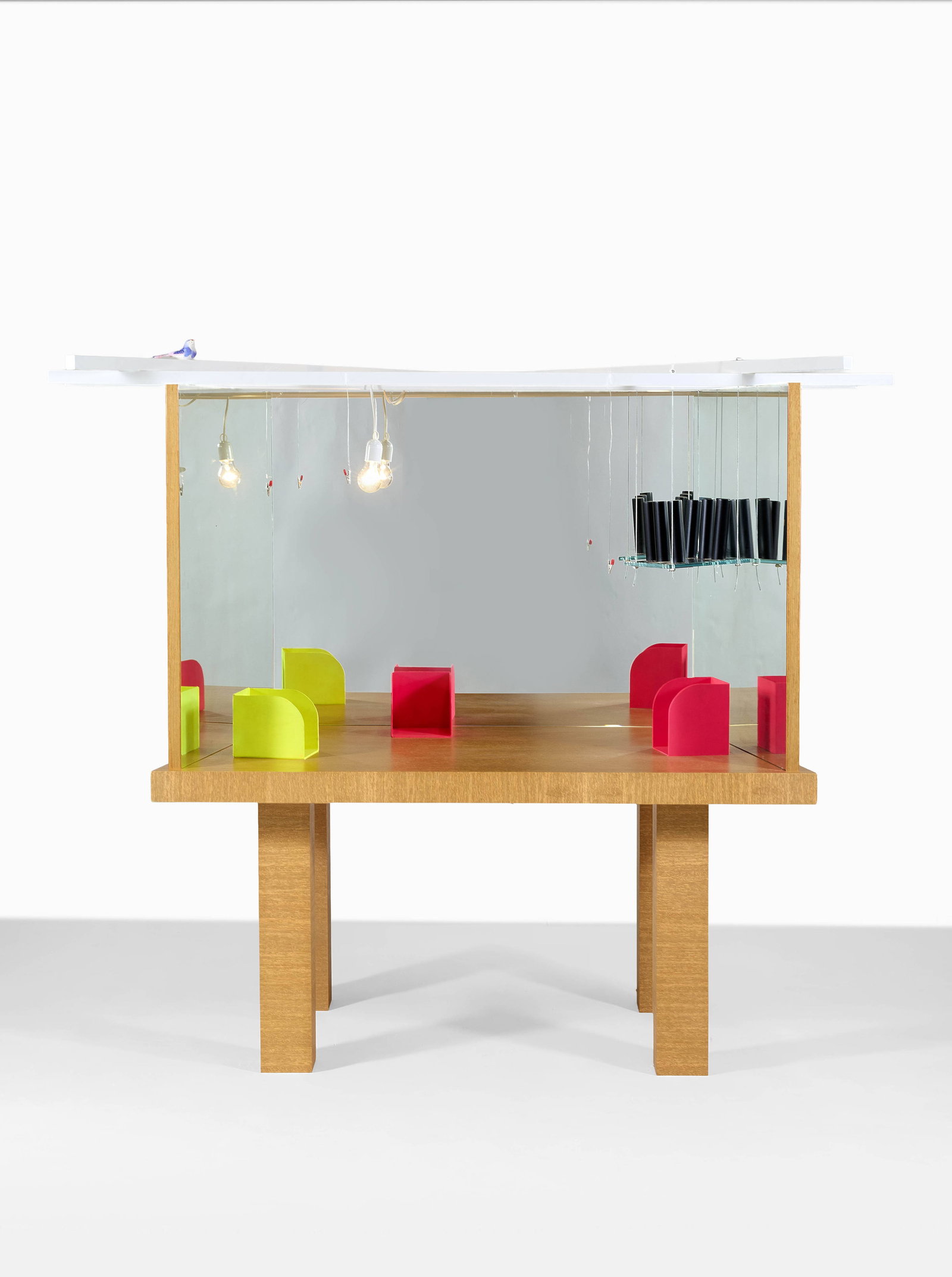 Ettore SOTTSASS: Ettore SOTTSASS Bureau « Foresta » – 2002 Piètement et plateau en lati, miroir et éléments de décor en métal laqué, verre et câble en acier