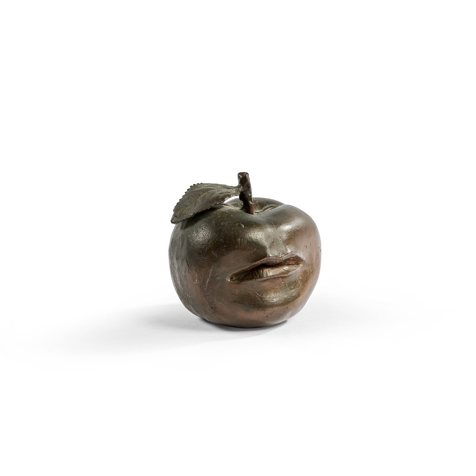 Claude LALANNE: Claude LALANNE (1925-2019) « Pomme bouche » (petit modèle) – modèle créé en 1975 Bronze patiné Signée sur la tige et numérotée sur la feuille