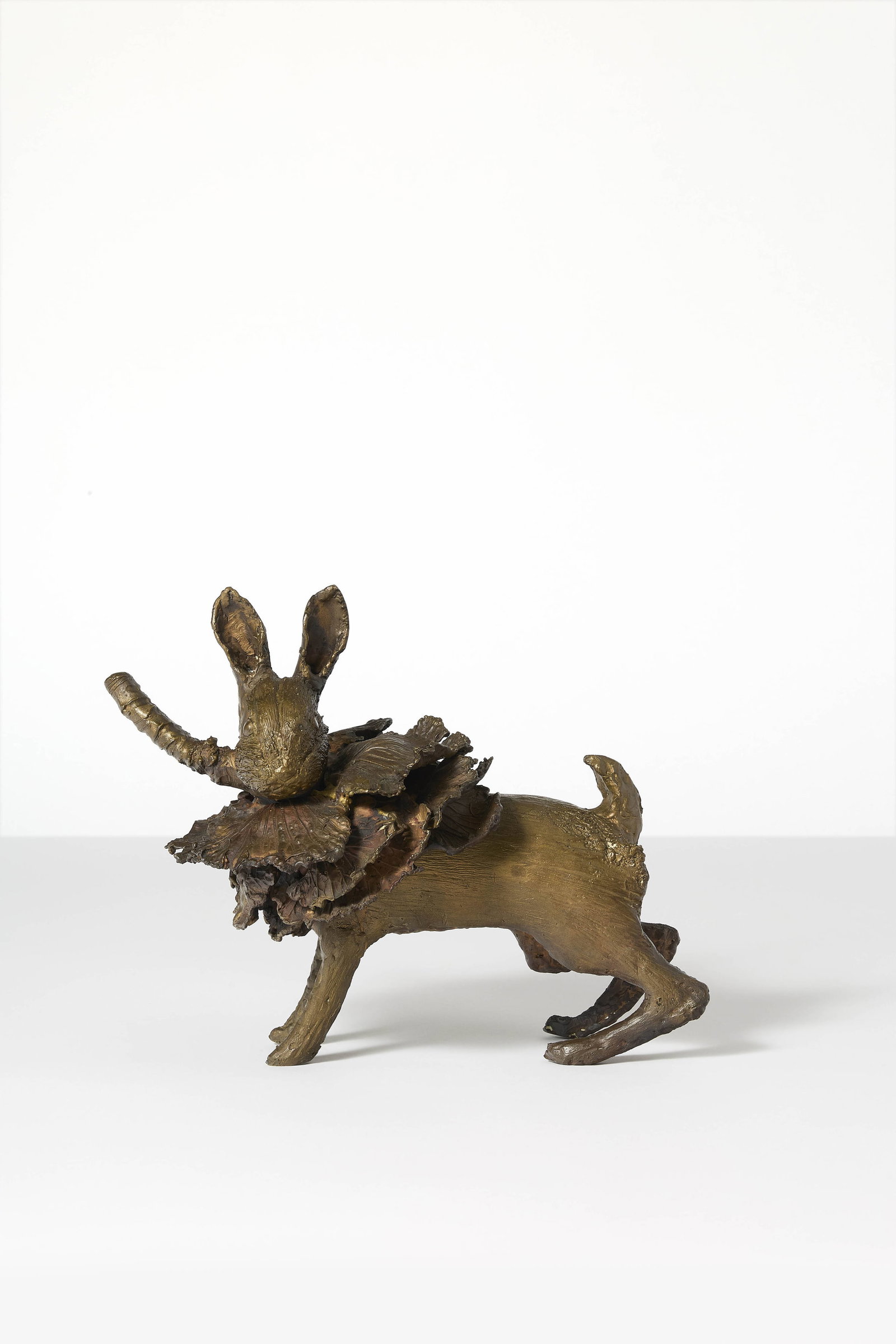 Claude LALANNE: Claude LALANNE (1925-2019) « Lapin Chou I » – circa 1988 Bronze et cuivre galvanisé à patine mordorée et cuivrée Monogrammé «CL», estampillé
