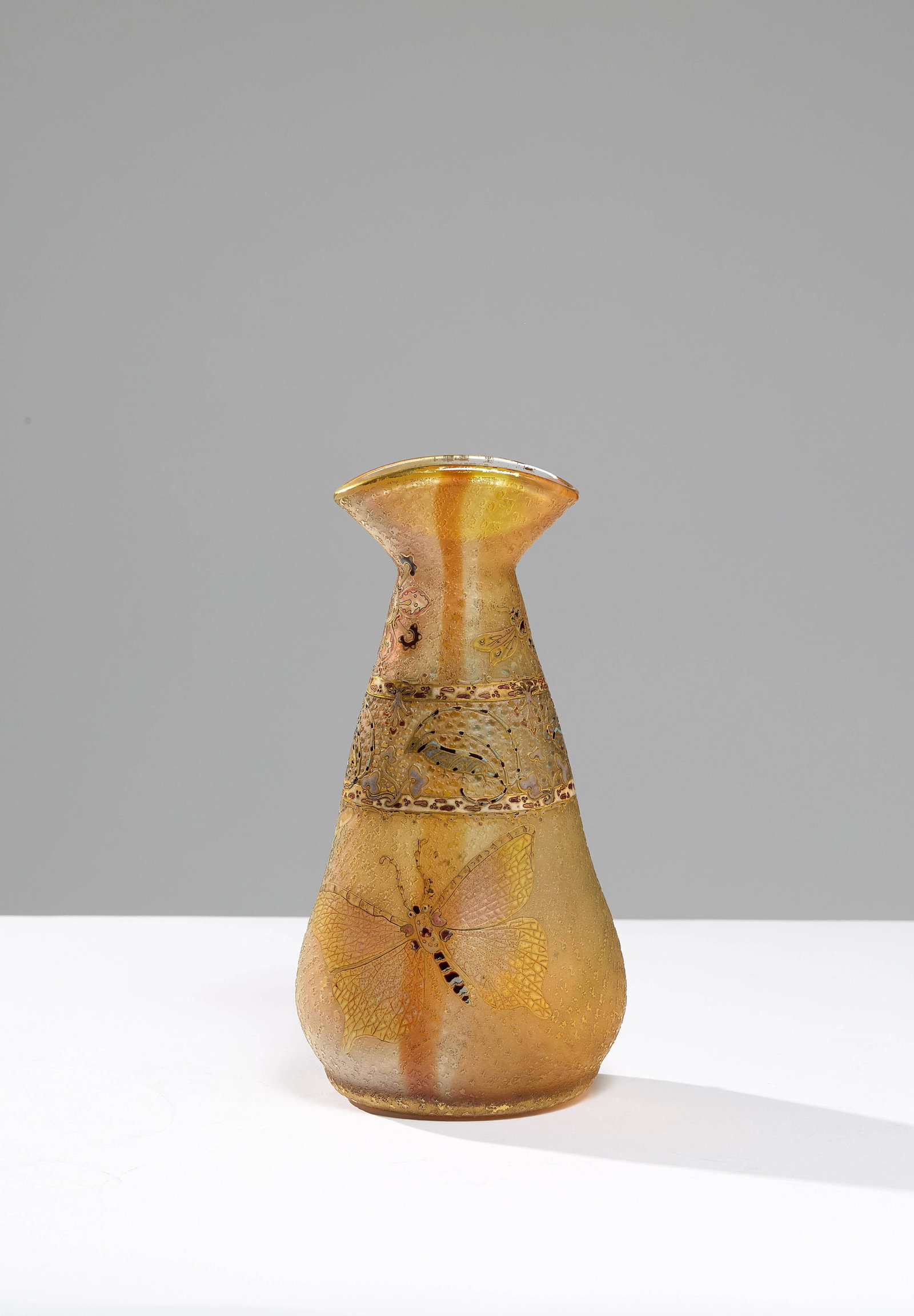 DAUM - Nancy: DAUM - Nancy Rare vase – circa 1892-1895 Verre double givré à l’acide, à décor de sauterelles, de fleurs, d’insecte et d’un papillon émaillé, reha