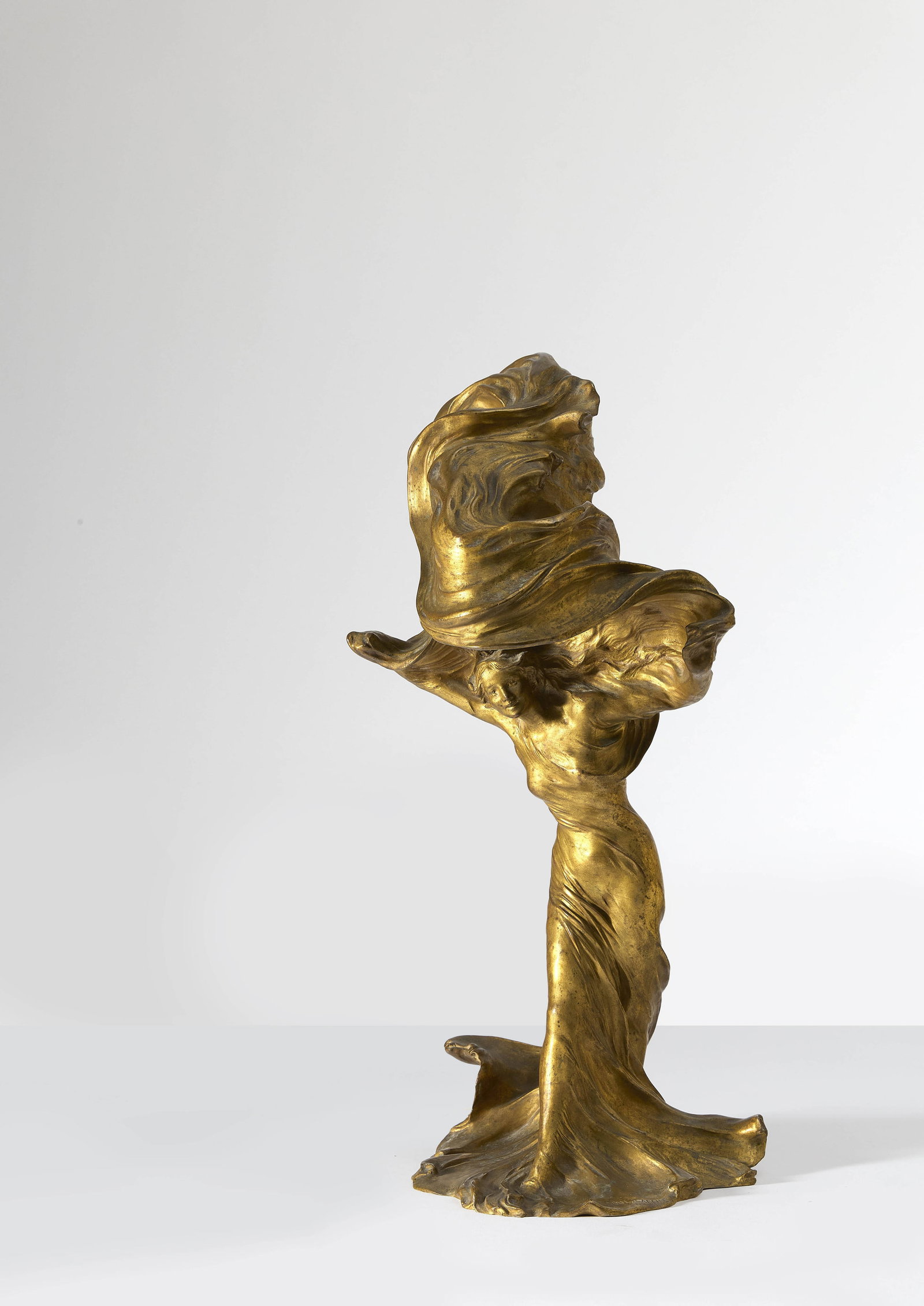 Raoul LARCHE: Raoul LARCHE Lampe « Loïe Fuller » – circa 1900 Épreuve en bronze à patine dorée Signée «RAOUL LARCHE» et portant le cachet du fondeur