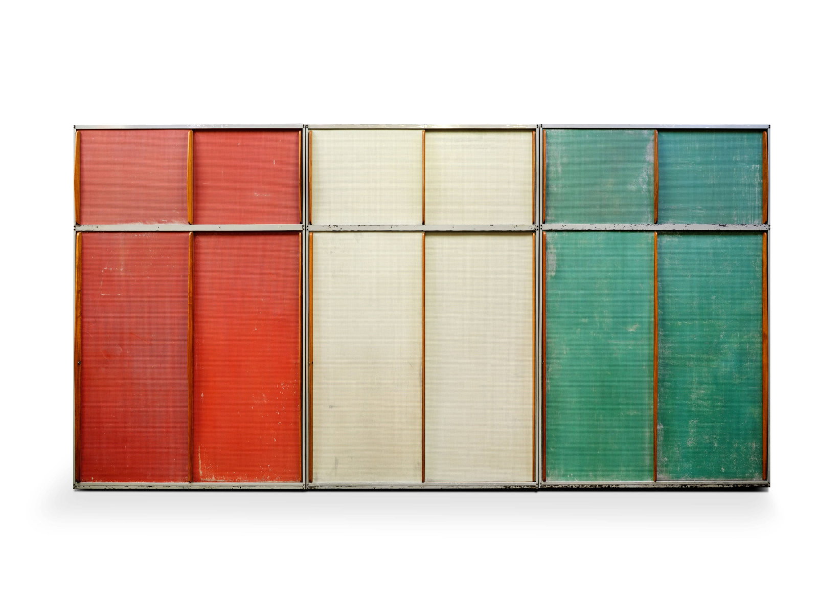 Charlotte PERRIAND & Jean PROUVÉ: Charlotte PERRIAND & Jean PROUVÉ (1903-1999 & 1901-1984) Important ensemble de trois placards « Brazza » – 1952 Tôle d’aluminium et d’acier