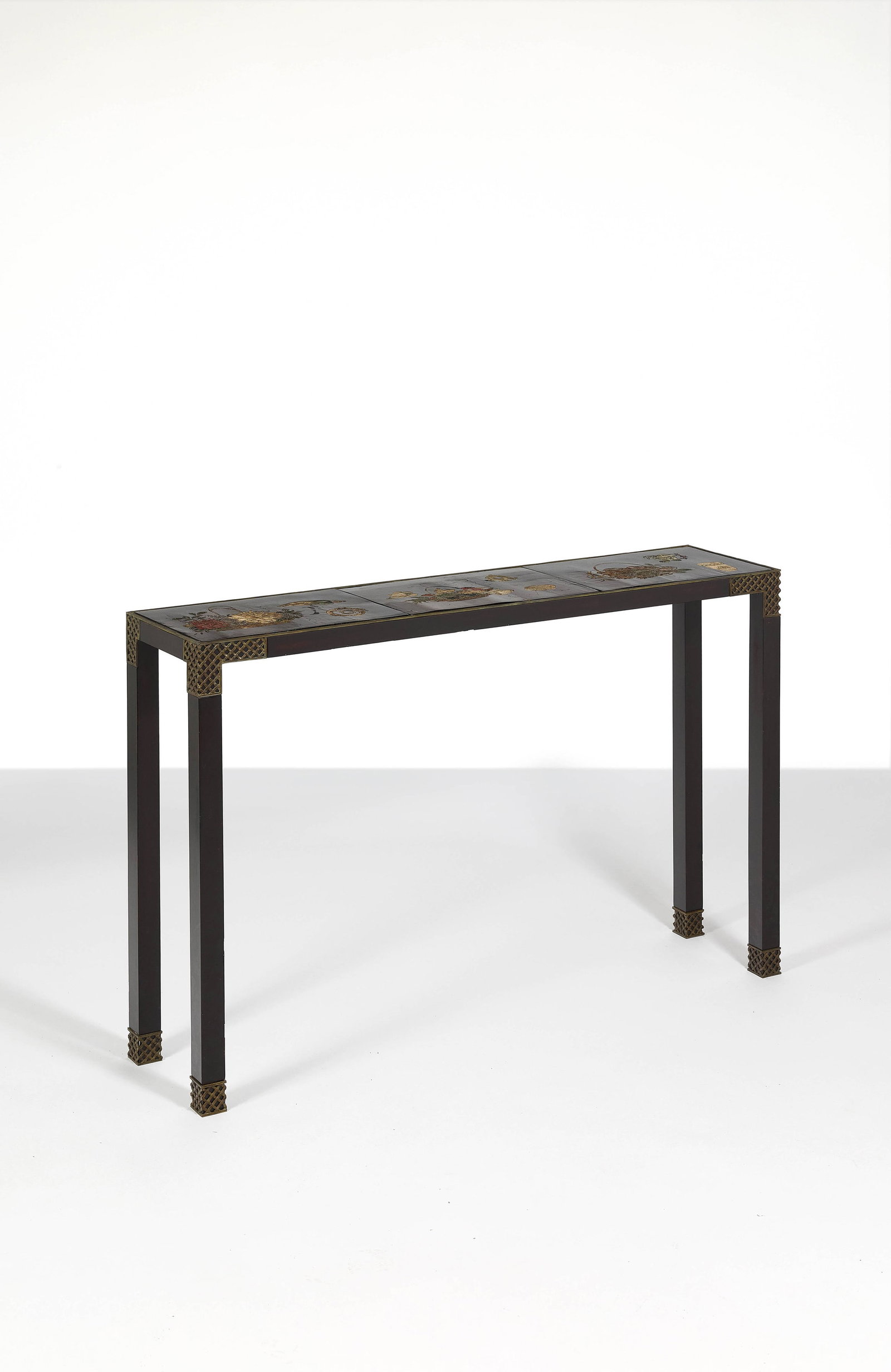 Louis CANE: Louis CANE Console – 1996 Structure en chêne laqué et plateau recouvert de laques de Coromandel, ornements en bronze doré Signature du laqueur «A. Brugier Laqueur» sur
