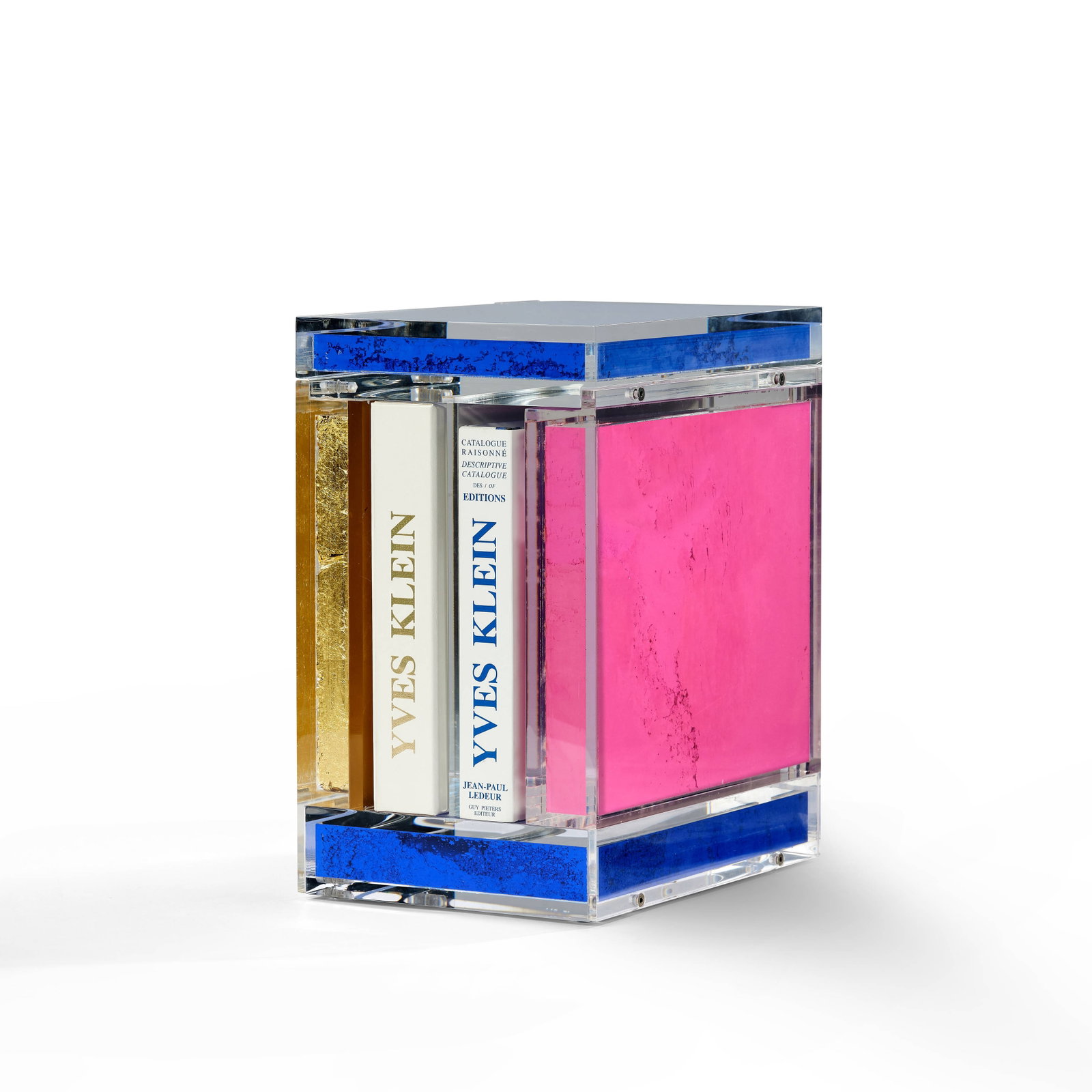 Yves KLEIN: Yves KLEIN Catalogue raisonné des éditions et sculptures, coffret objet - 2000 Livres, pigments, feuille d’or et acrylique montés sur plexiglass Numéroté "425/440" sur