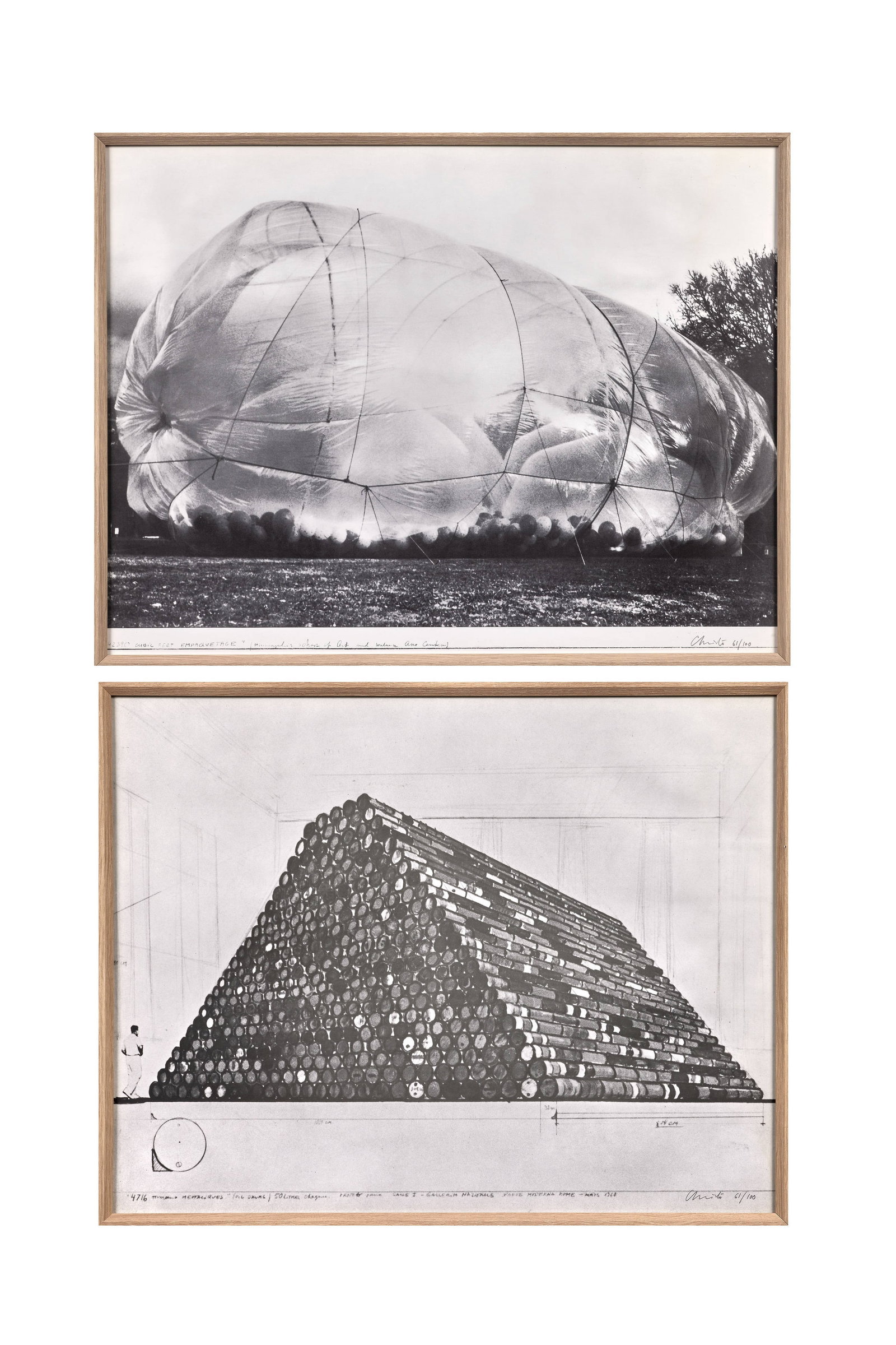 Christo & Jeanne Claude: Christo & Jeanne Claude 42390 Empaquetage Minneapolis - 1968 / 4716 Tonneaux metalliques, project for Galleria Nazionale d’Arte Rome - 1968 Sérigraphie en noir Chacune signée et