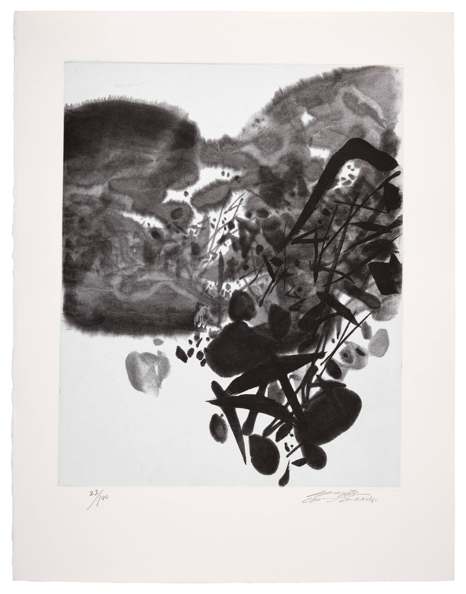 CHU TEH-CHUN: CHU TEH-CHUN Sans Titre - 2007 Héliogravure en noir et blanc sur Chine appliquée sur Moulin du Gué Signée et numérotée "23/100" 57 x 44 cm Heliogravure in black and