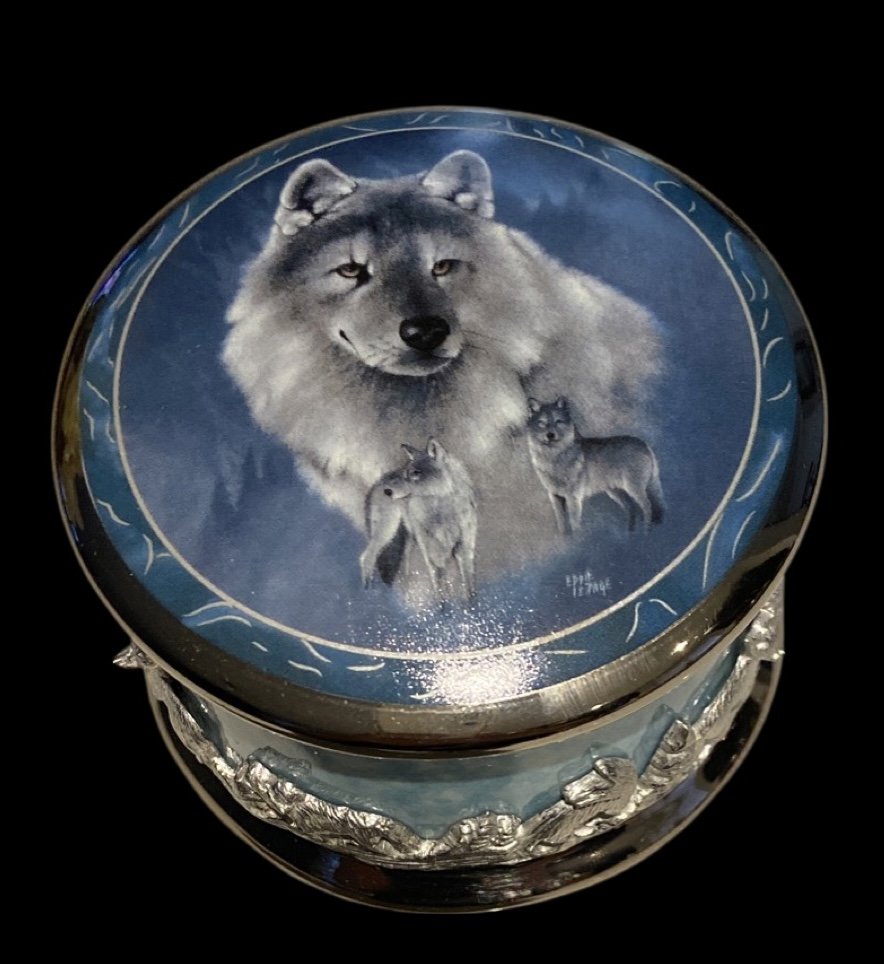 Music box: Wolf music box